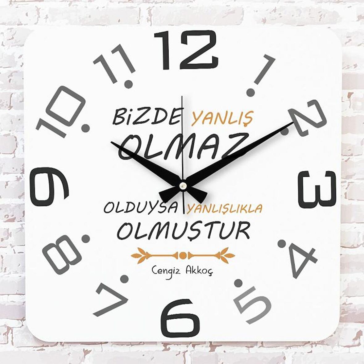 Kişiye Özel Bizde Yanlış Olmaz Tasarımlı Hediye Ahşap Saat 33cm KA01-1737