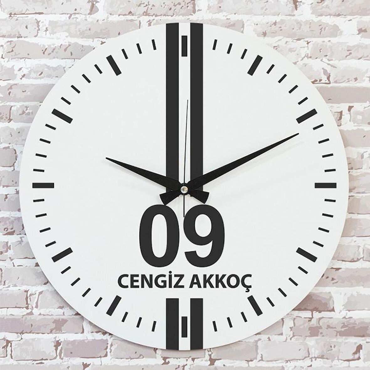 Siyah & Beyaz Aydınlılara Hediye Ahşap Saat 33cm  KA02-1555