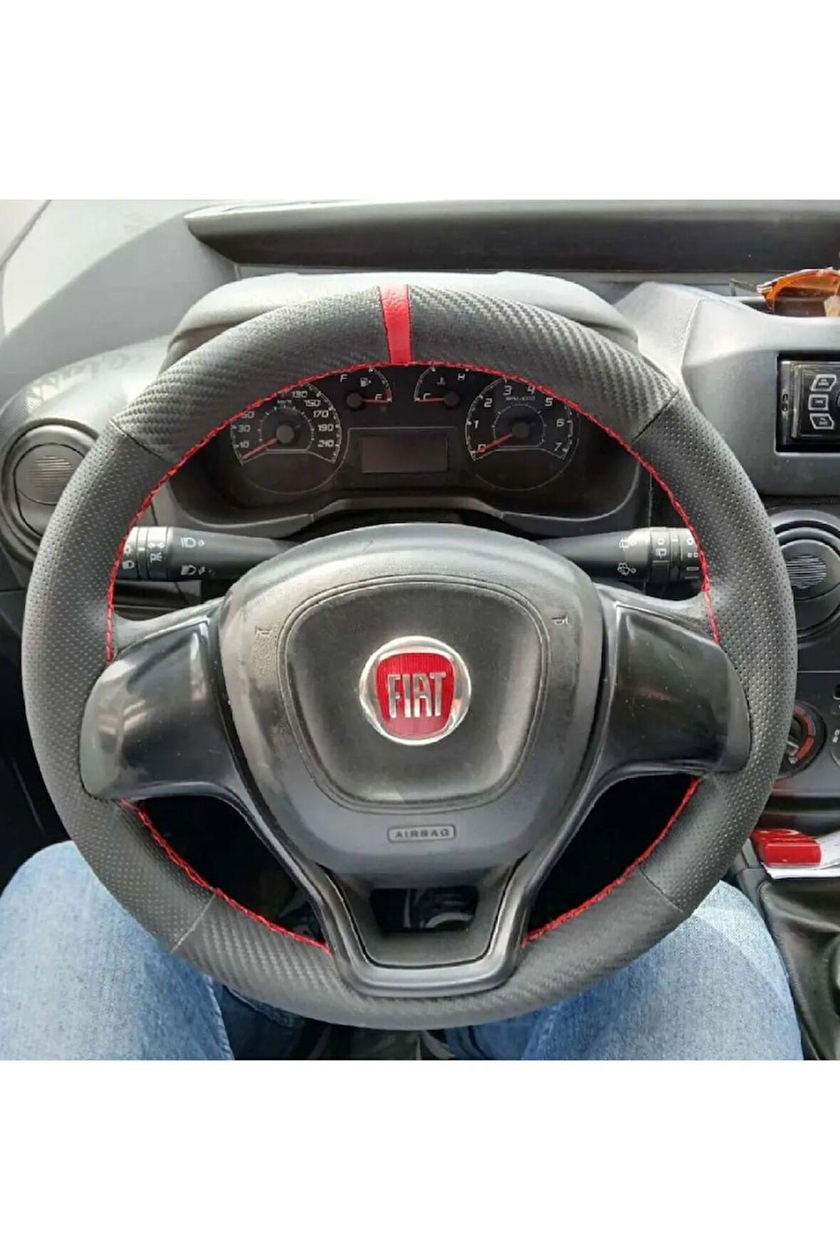 DİKİŞLİ DİREKSİYON KILIFI KARBON DERİ NOKTALI DERİ KIRMIZI YÜZÜK KIRMIZI DİKİŞLİ FIAT DOBLO İÇİN