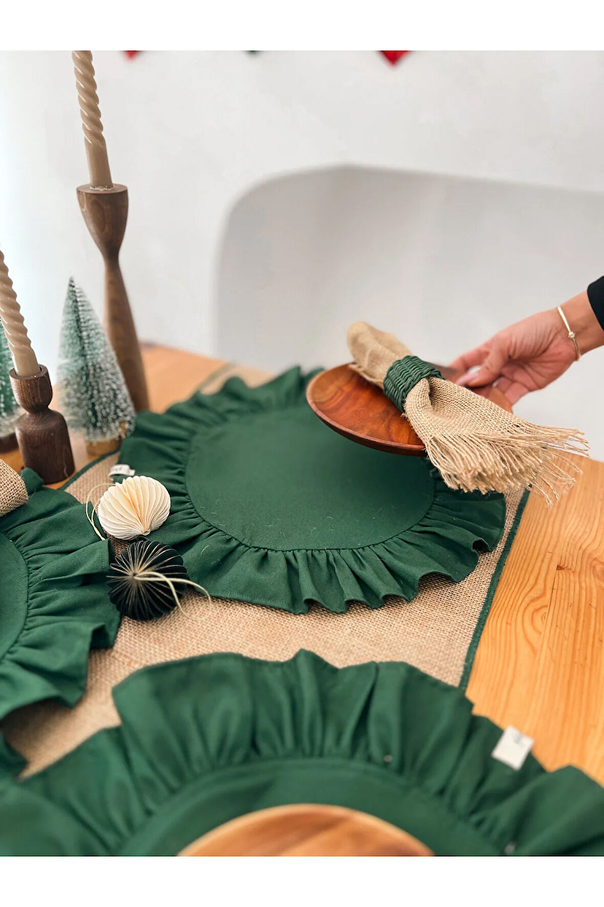 6Lı %100 Dak Keten Fırfır Detaylı Yuvarlak Amerikan Servis/ Supla YEŞİL