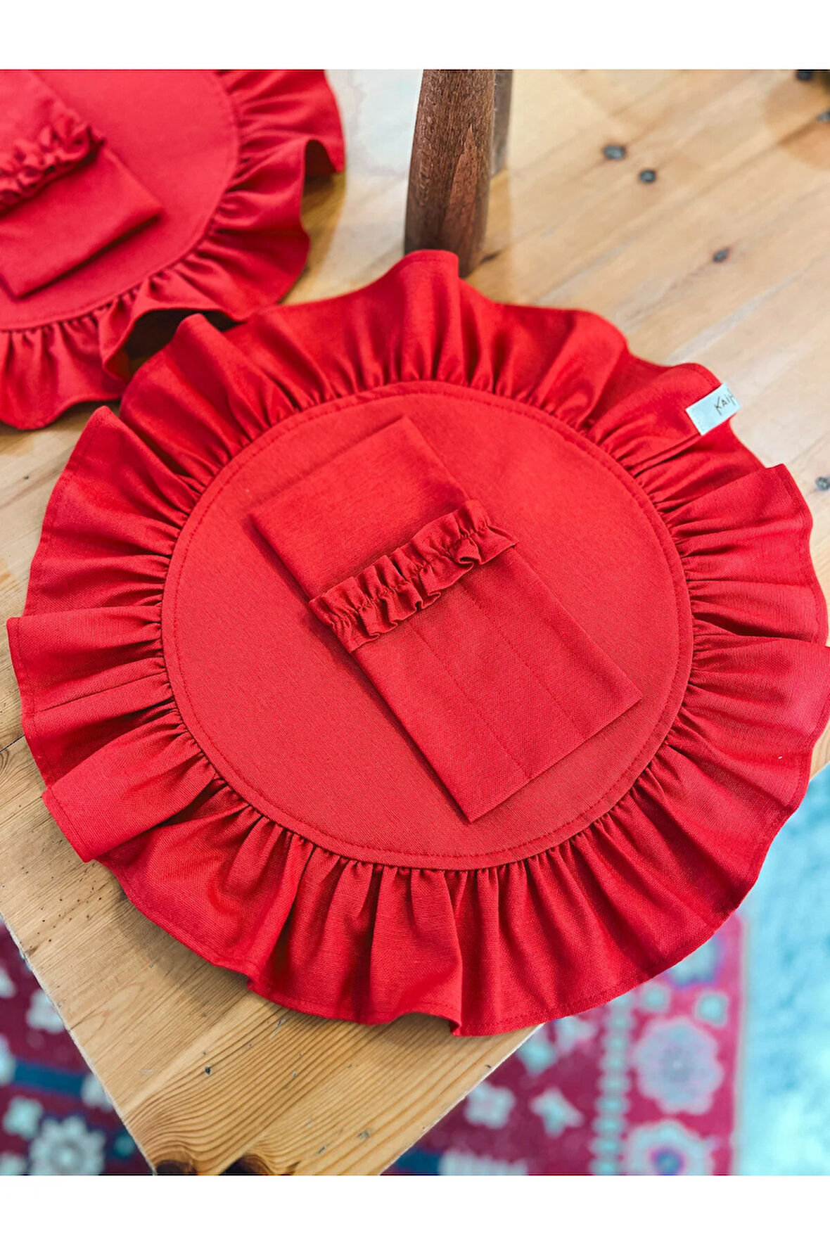 4Lü Dak Keten Fırfır Detaylı Yuvarlak Amerikan Servis/ Supla Kırmızı