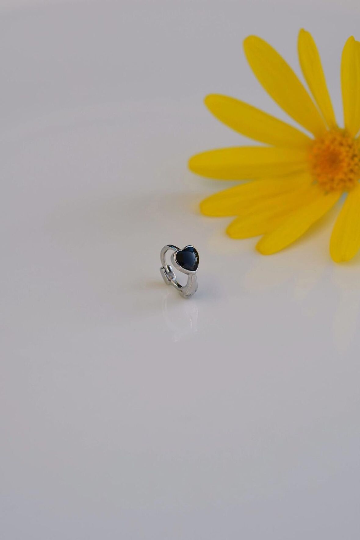 Siyah Kalpli Halka Tragus Piercing Helix Kıkırdak Küpesi Gümüş Renkli