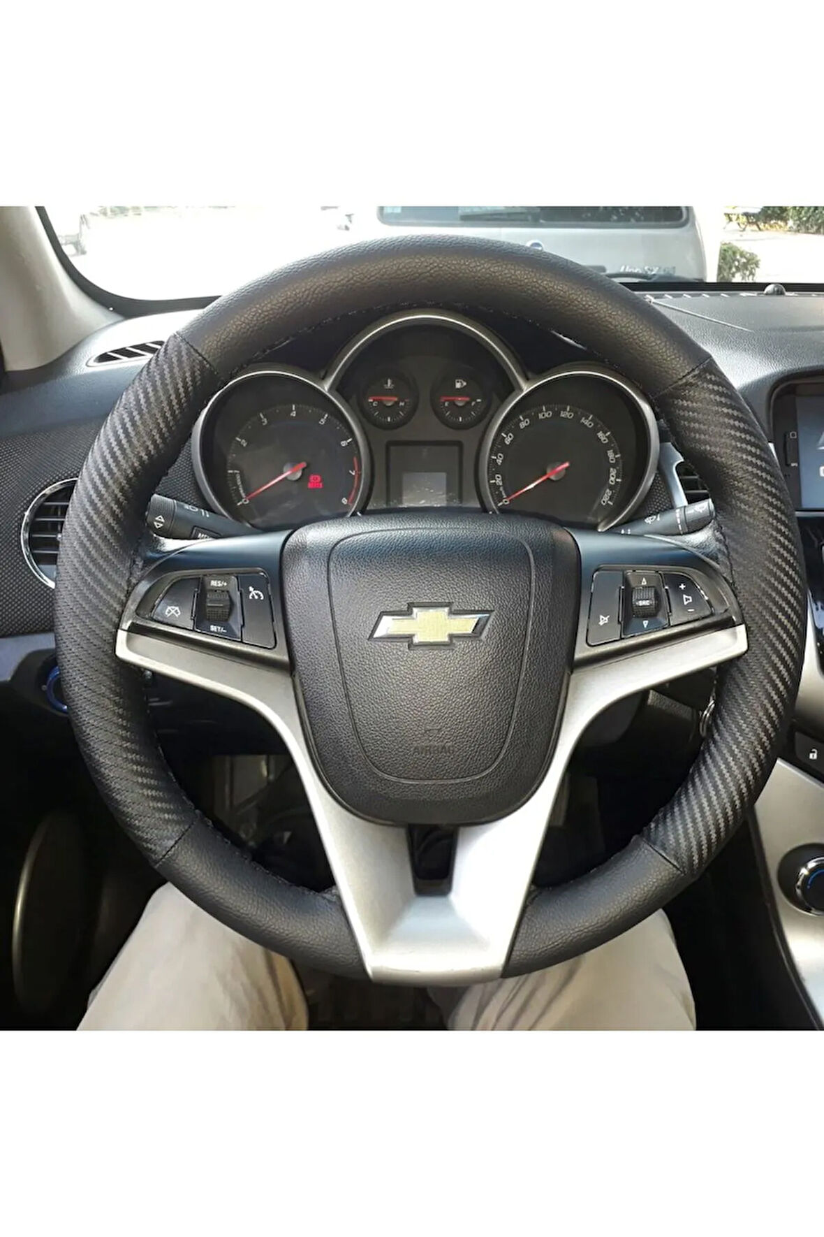 DİKİŞLİ DİREKSİYON KILIFI SİYAH/KARBON DERİ SİYAH DİKİŞLİ CHEVROLET CRUZE İÇİN