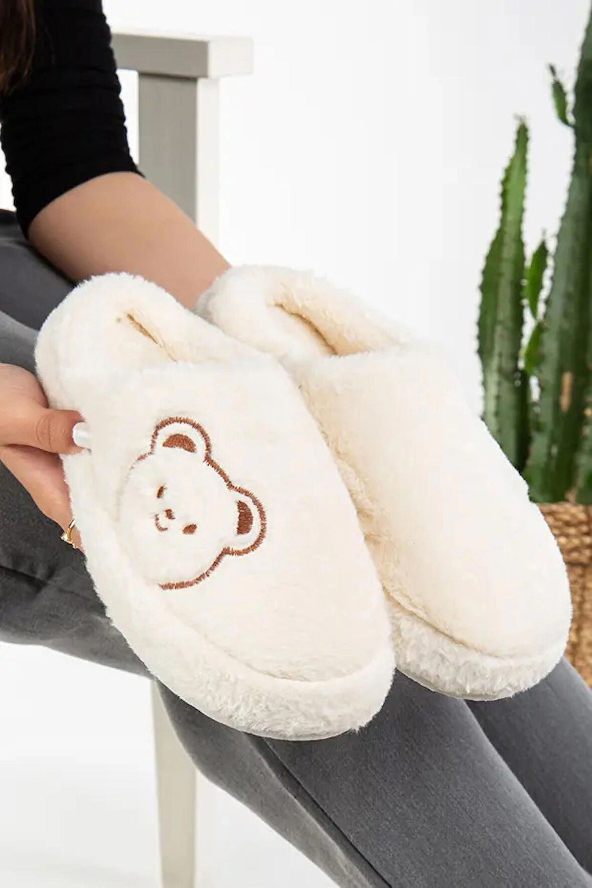 Kadın Ev Terliği Peluş Terlik Çeyiz ve Bohça Terliği Ses Yapmaz Kalın Taban