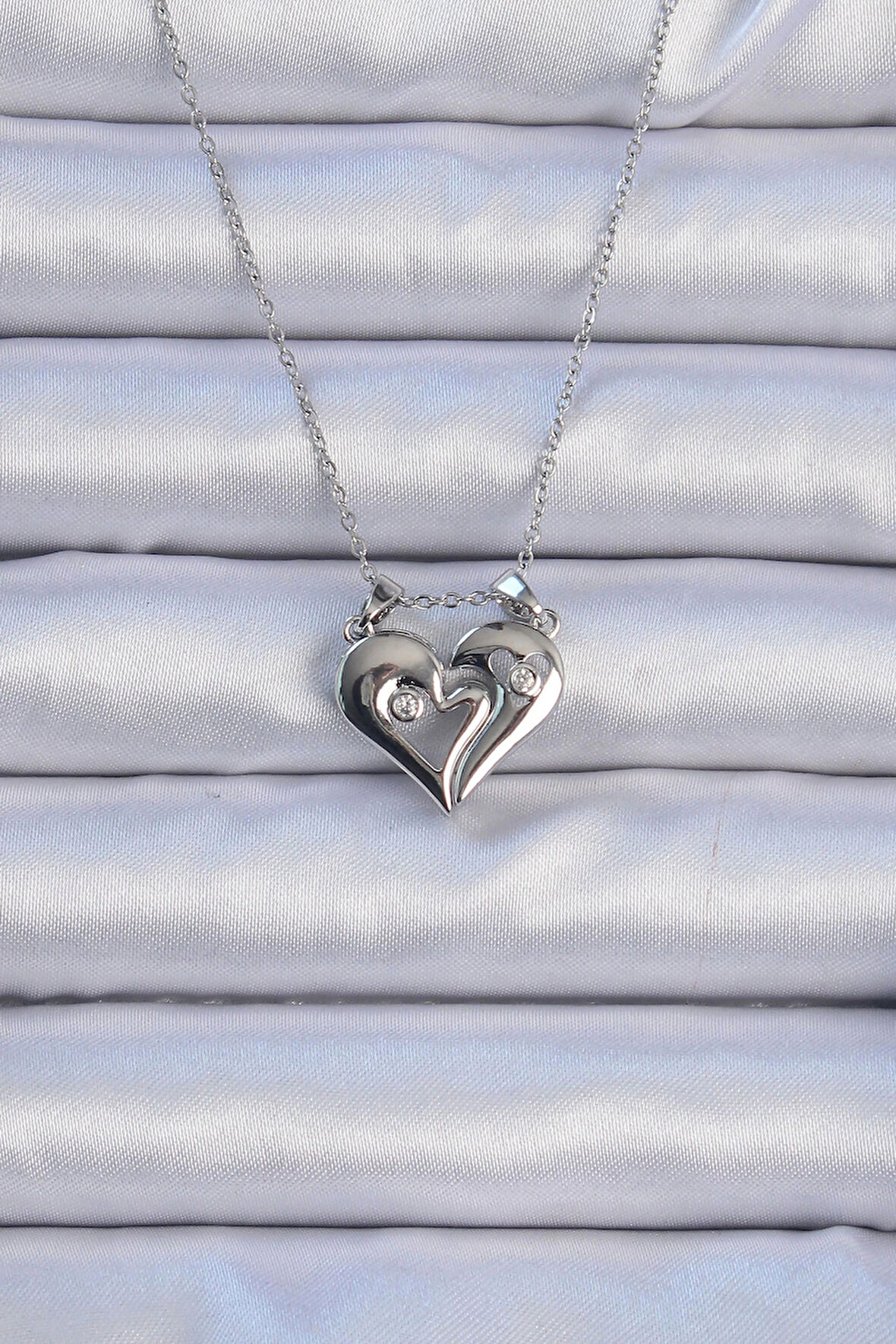 pilelistore 316L Çelik Zincir Gümüş Renk Zirkon Taşlı Mıknatıslı Kalp Kolye - TJ-BKO9082