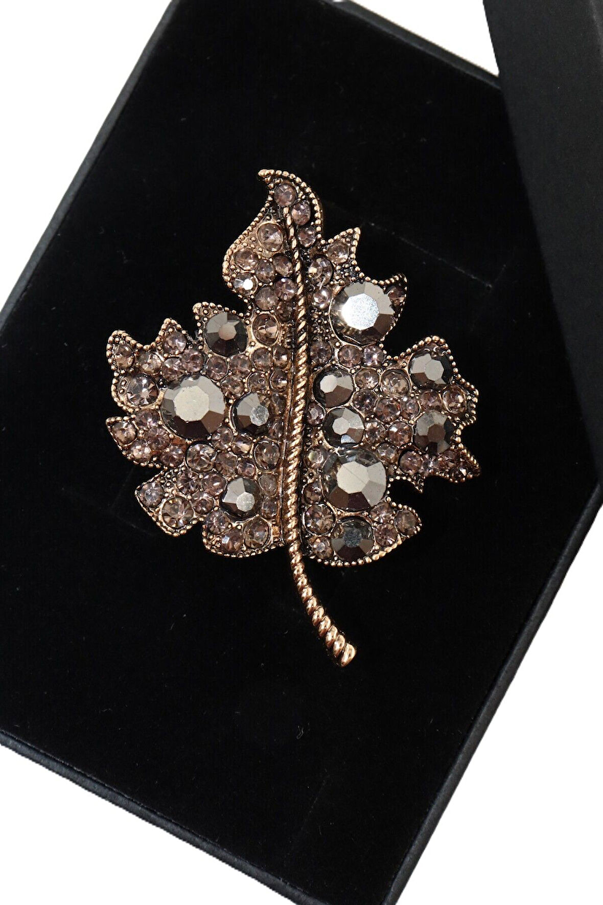 Meşe Yaprağı Broş. Yaka Iğnesi Meşe Yaprağı Broş. Taşlı Tasarım Broş. Kadın Broş. Yaprak Broş.