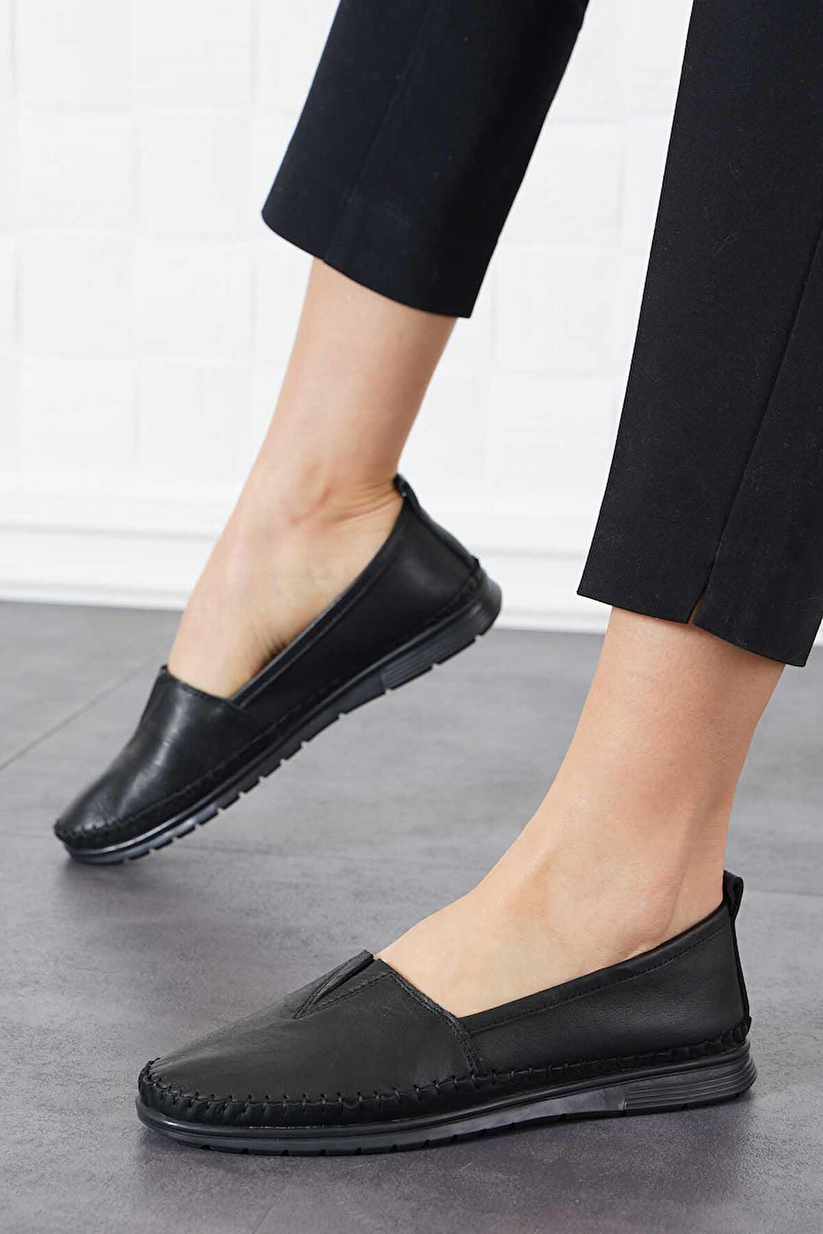 Ayakdaş Hakiki Deri Ortopedik Üstü Saraç Lastik Detaylı Kadın Babet Ayakkabı