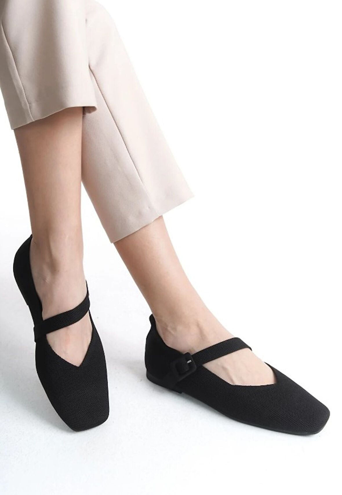 Feles Küt Burun Kemer Detaylı Kadın Babet Ayakkabı