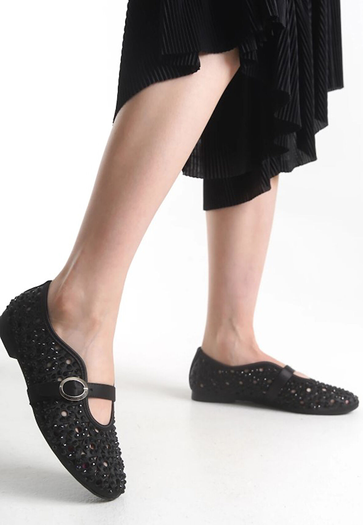 Feles Delik Taş Detaylı Kadın Babet Ayakkabı