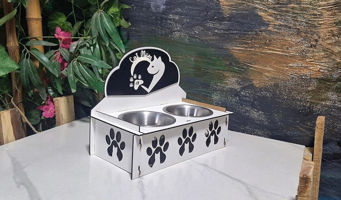 Dekoratif Ahşap Çift Hazneli Kedi Mama & Su Kabı – Kalp ve Patili Tasarım