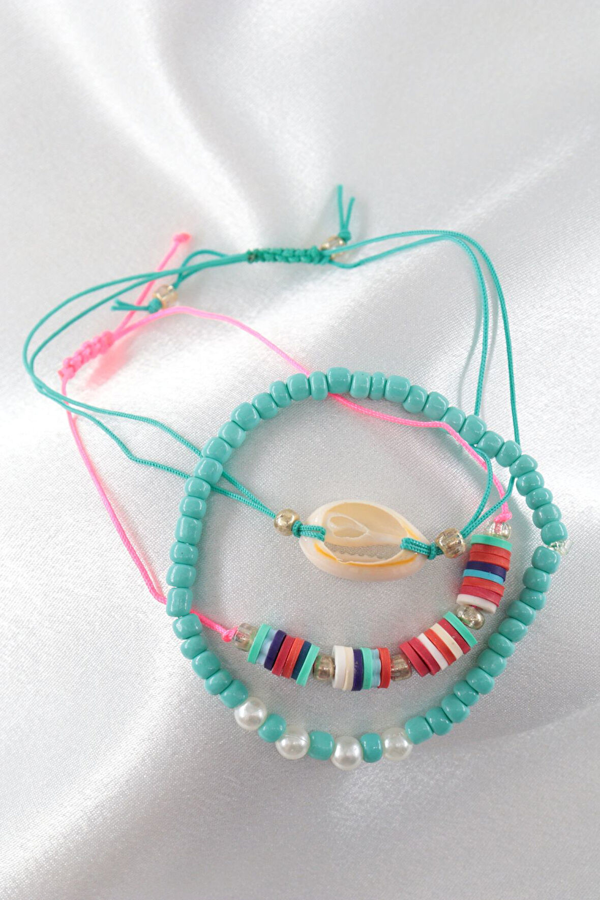 3lü deniz kabuğu incili boncuklu asansörlü lastikli ip bileklik. Kadın ip bileklik halhal