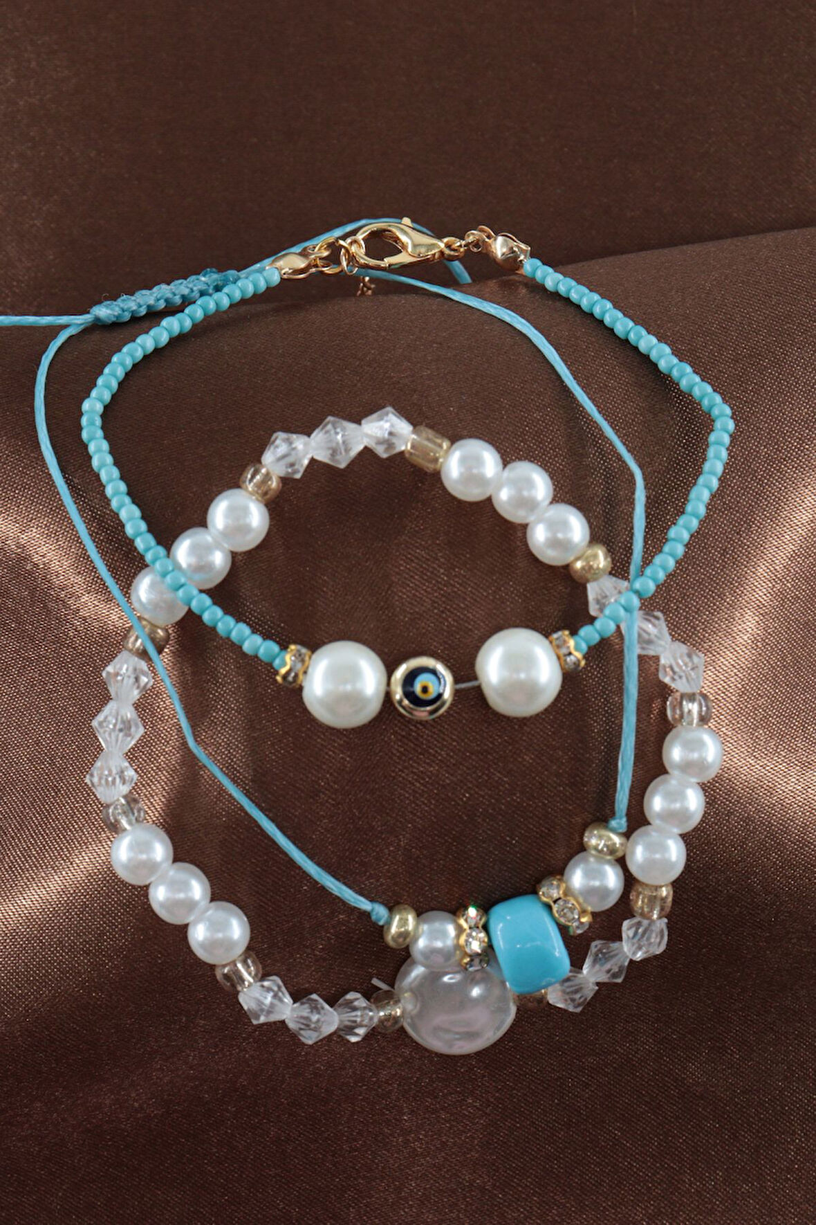 3lü nazar boncuklu incili püsküllü asansörlü lastikli kırmızı ip bileklik. Kadın ip bileklik halhal