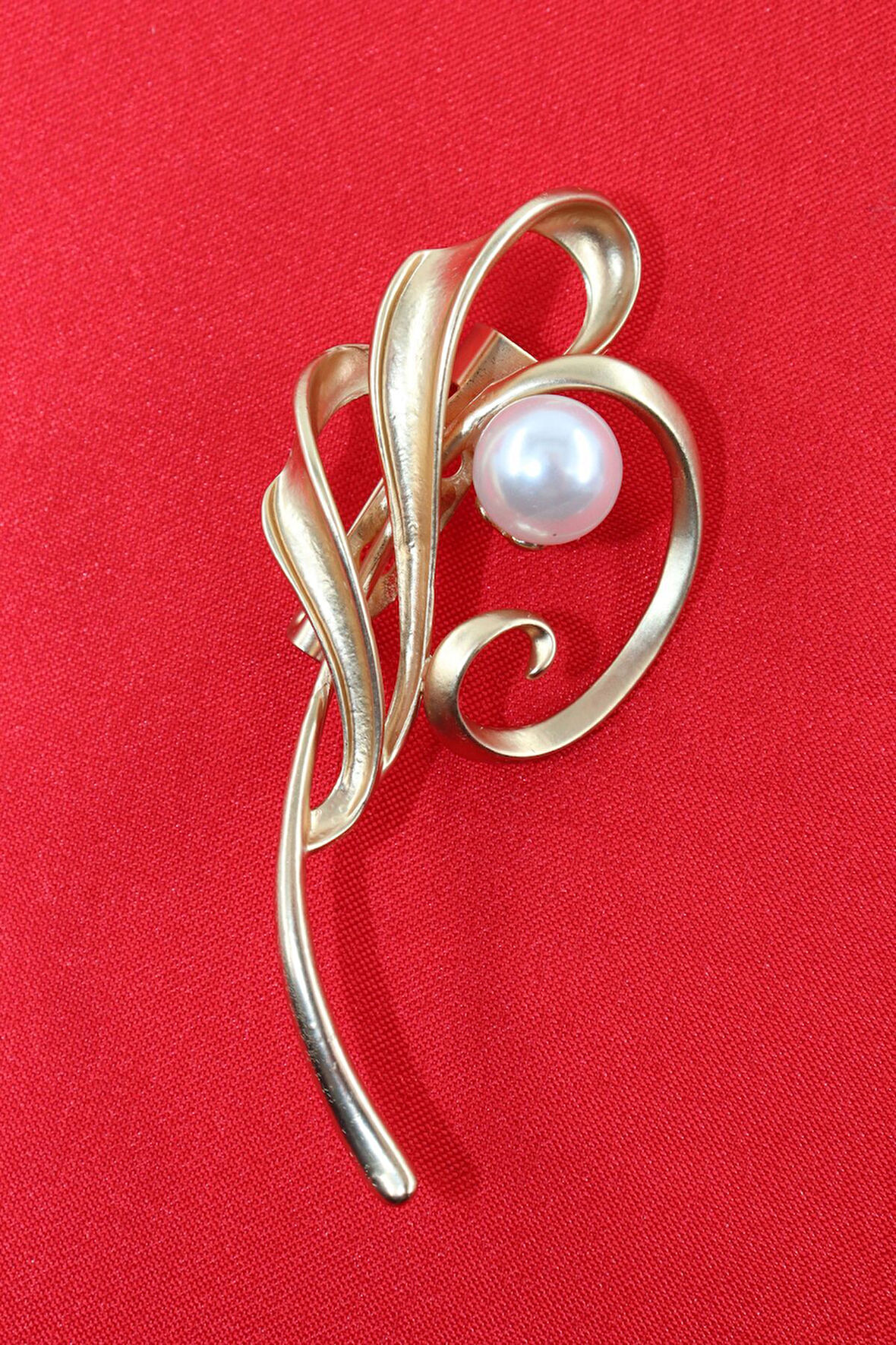 Gold inci broş. İncili tasarım broş. Yaka iğnesi inci broş. Kadın broş. Broş. İncili broş.