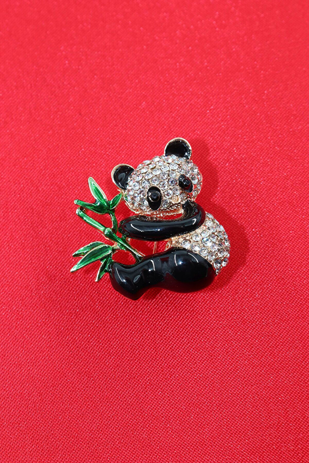 Panda broş. Taşlı tasarım panda broş. Yaka iğnesi broş. Kadın broş. Broş. Erkek broş. Unisex.