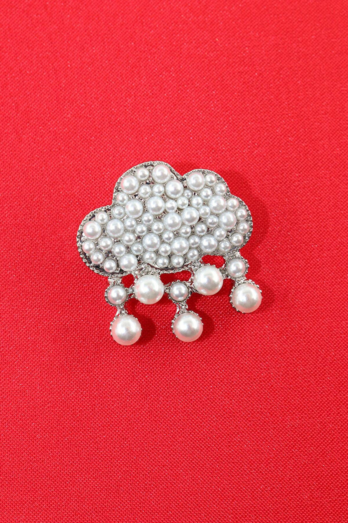 İncili yağmur bulutu broş, incili bulut broş. Yaka iğnesi lale broş. Kadın broş. Broş. Bulut broş.