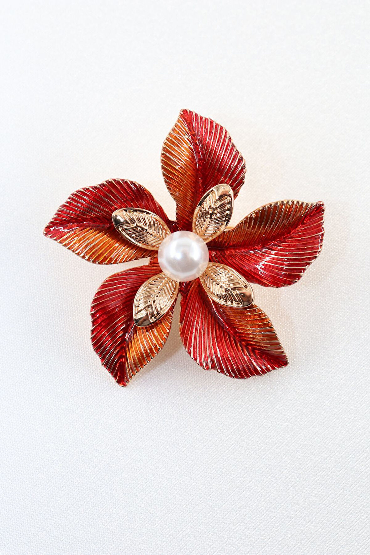 İncili fulya çiçeği broş. Yaka iğnesi broş. Taşlı broş. Kadın broş. Broş. Fulya çiçeği broş.