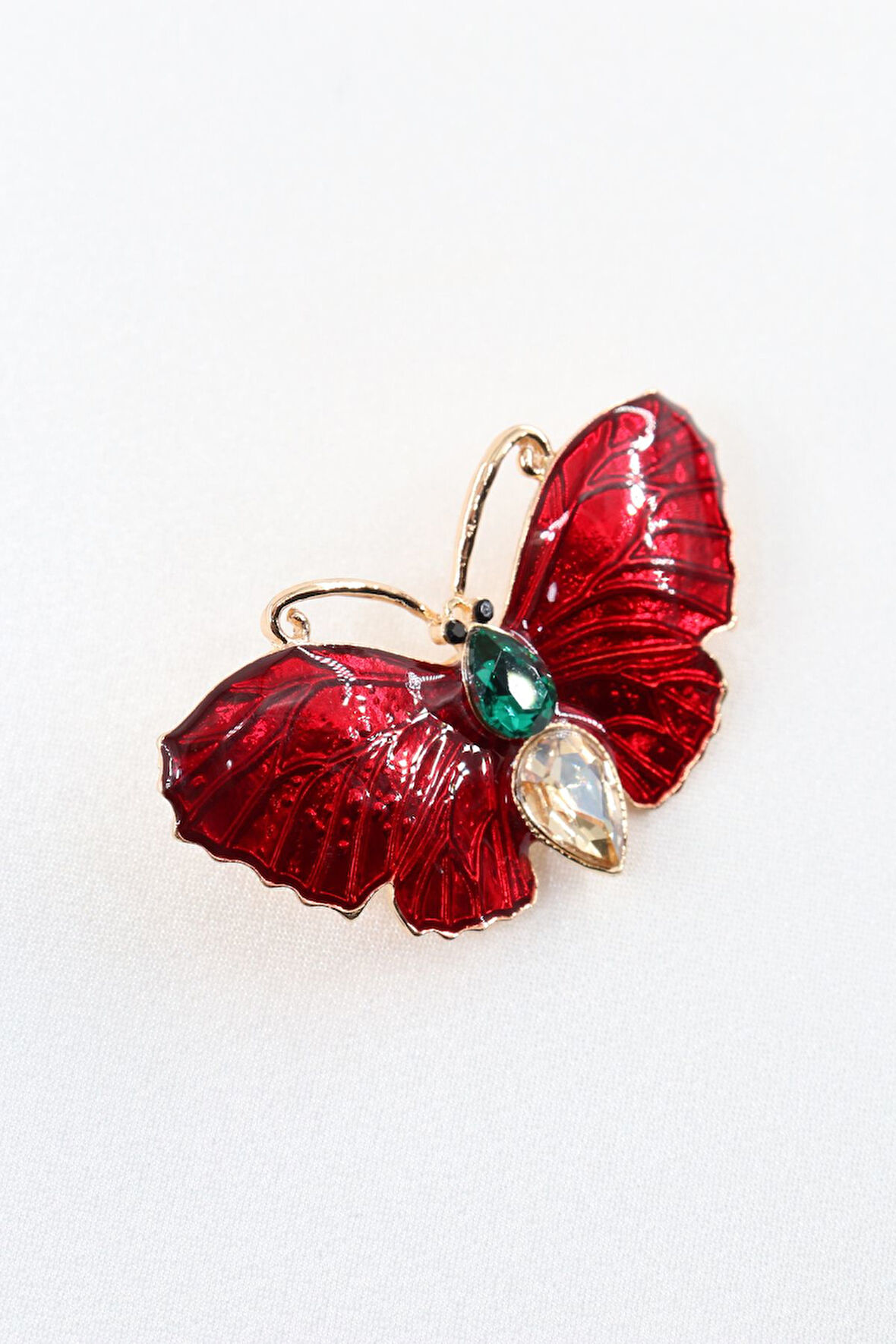 Elmas taşlı kelebek broş. Taşlı tasarım broş. Yaka iğnesi broş. Kadın broş. Broş. Kelebek broş.