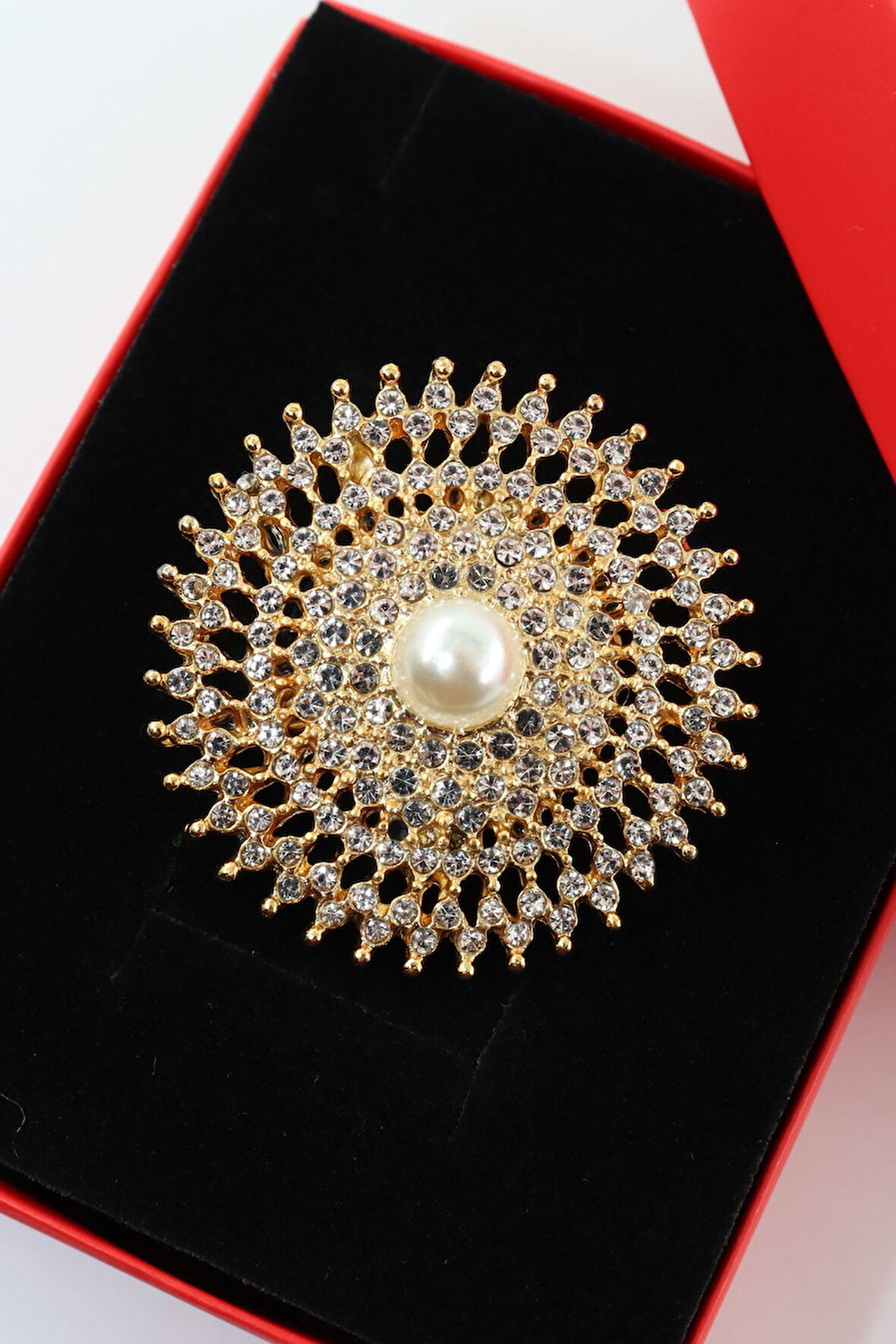 Gold renk incili retro güneş broş. Kristal taşlı tasarım güneş broş. Yaka iğnesi broş. Güneş broş.