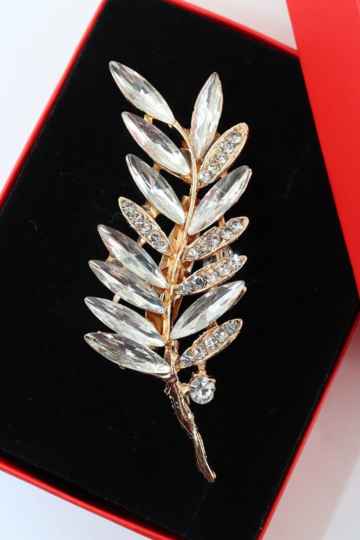 Gold renk pırlantalı buğday başağı broş. Taşlı tasarım broş. Yaka iğnesi broş. Buğday başağı broş.