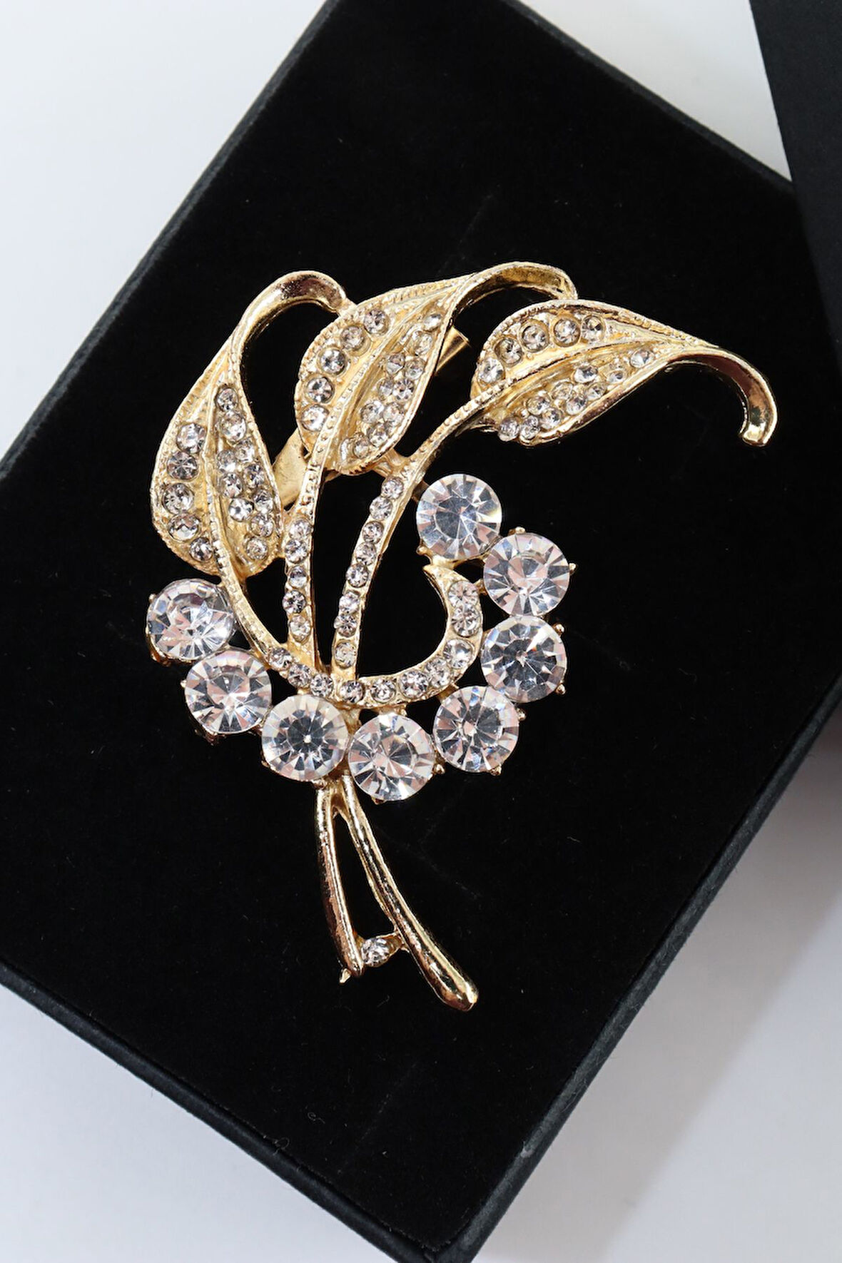Gold renk taşlı lale yaprağı broş. Yaka iğnesi broş. Taşlı broş. Kadın broş. Broş. Yaprak broş.
