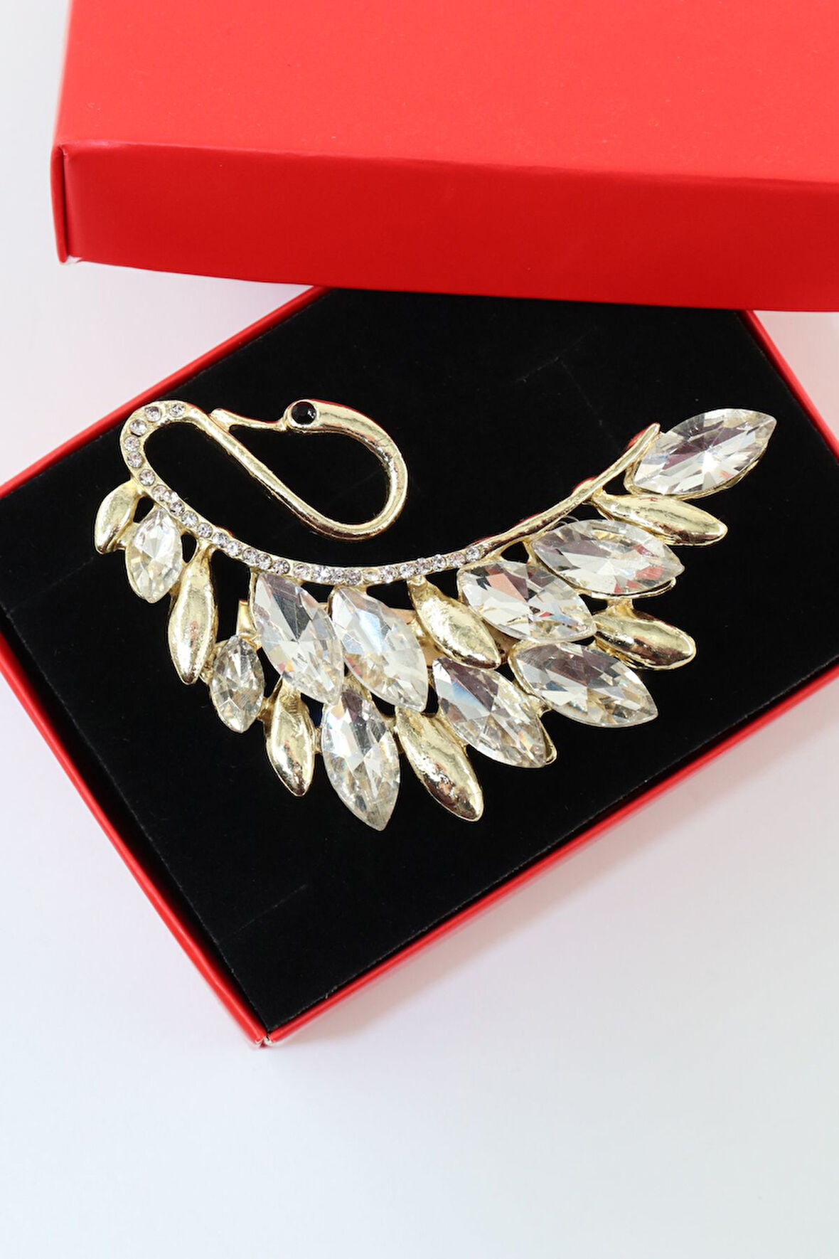 Gold renk pırlanta taşlı kuğu broş. Yaka iğnesi broş. Taşlı broş. Kadın broş. Broş. Kuğu broş.