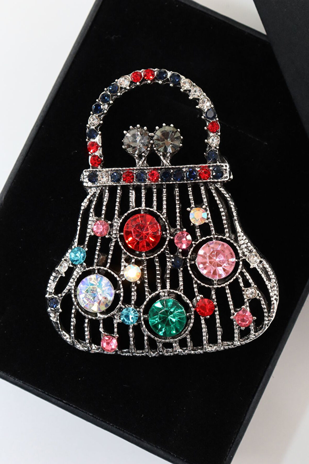 Pırlanta taşlı para çantası broş. Yaka iğnesi broş. Taşlı tasarım broş. Kadın broş. Broş. Çanta broş