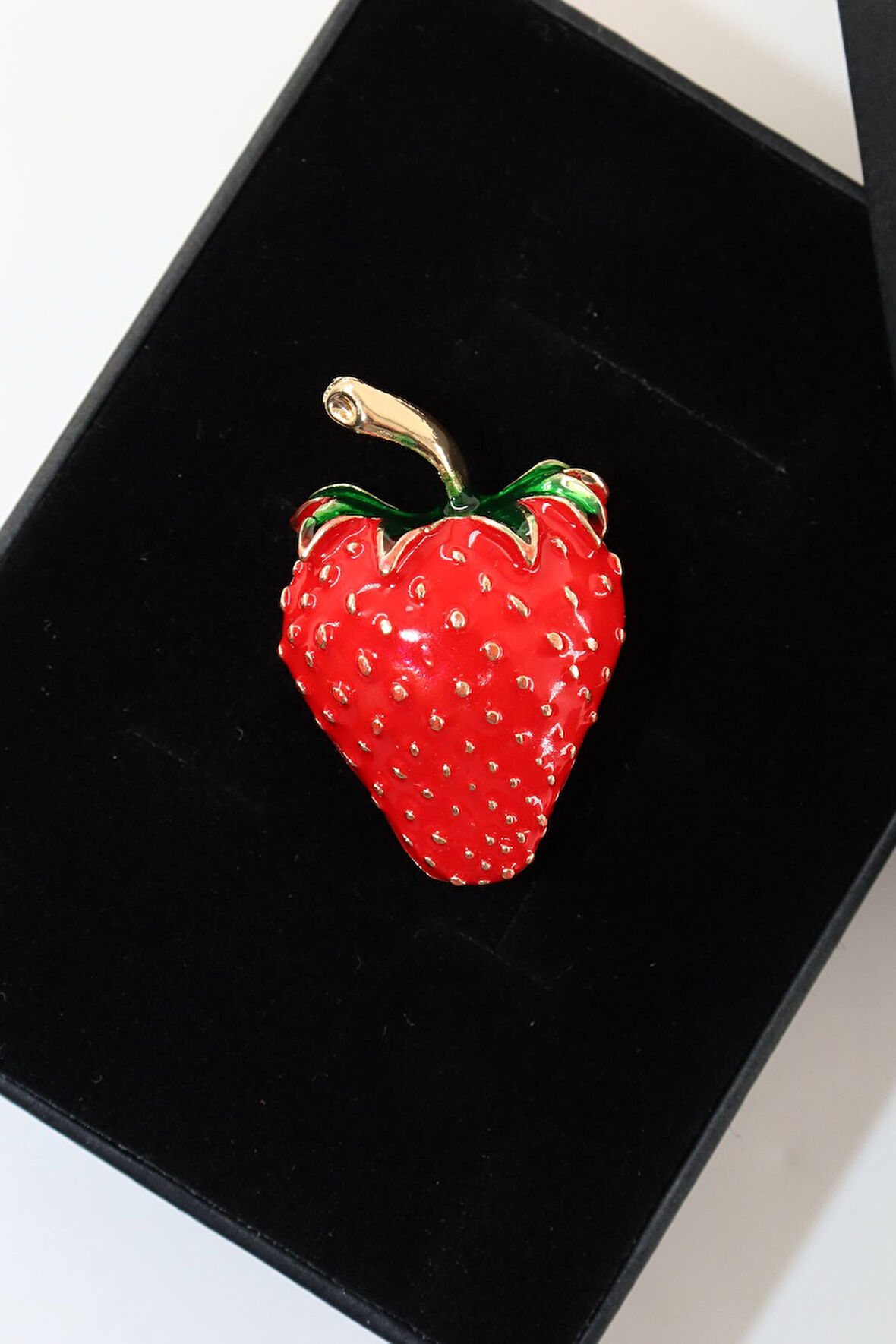 Çilek broş. Yaka iğnesi çilek broş. Kadın broş. Erkek broş. Broş. Çilekli broş