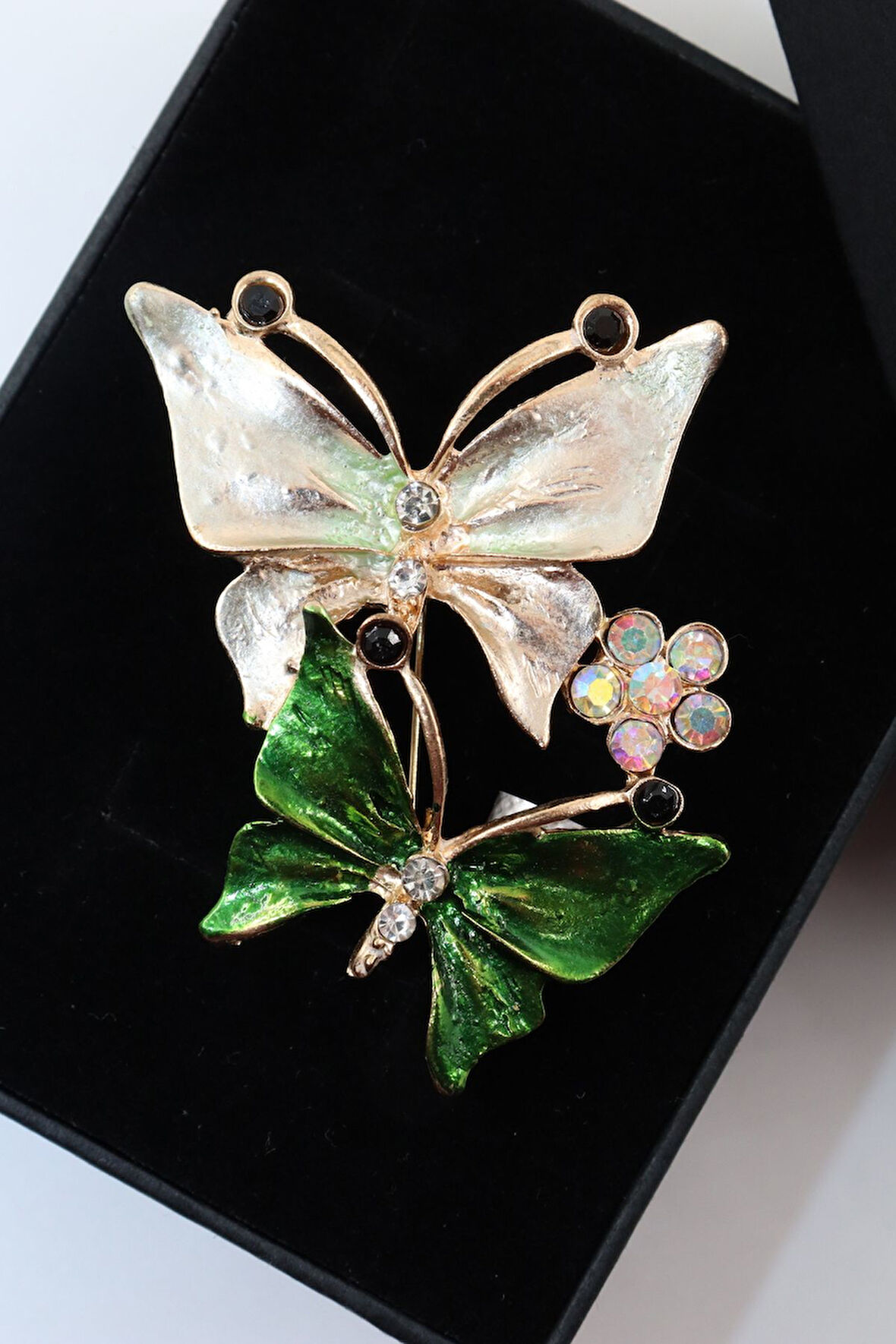 Zirkon taşlı ikili kelebek broş. Yaka iğnesi kelebek broş. Taşlı broş. Kadın broş. Kelebek broş.