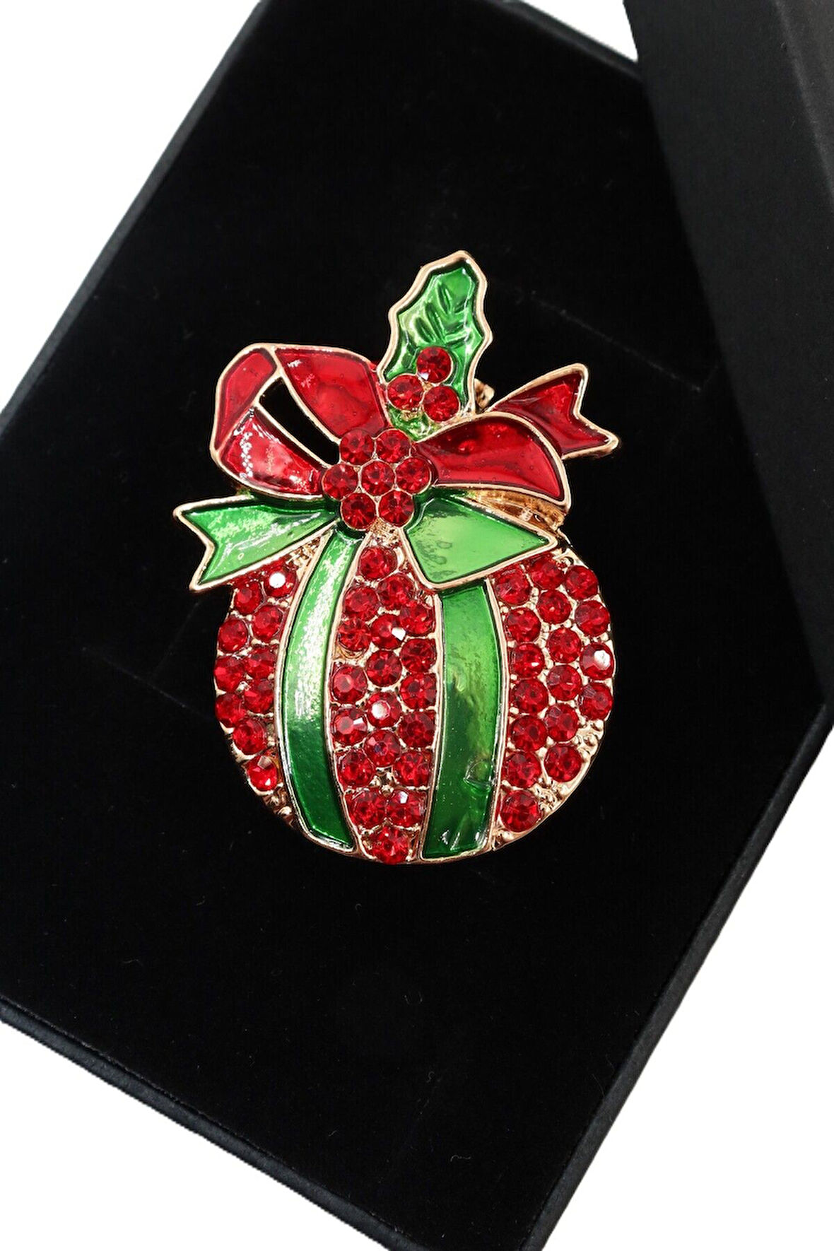 Hediye topu broş. Yaka iğnesi kırmızı yılbaşı hediyesi broş. Kadın broş, erkek broş. Hediye broş.