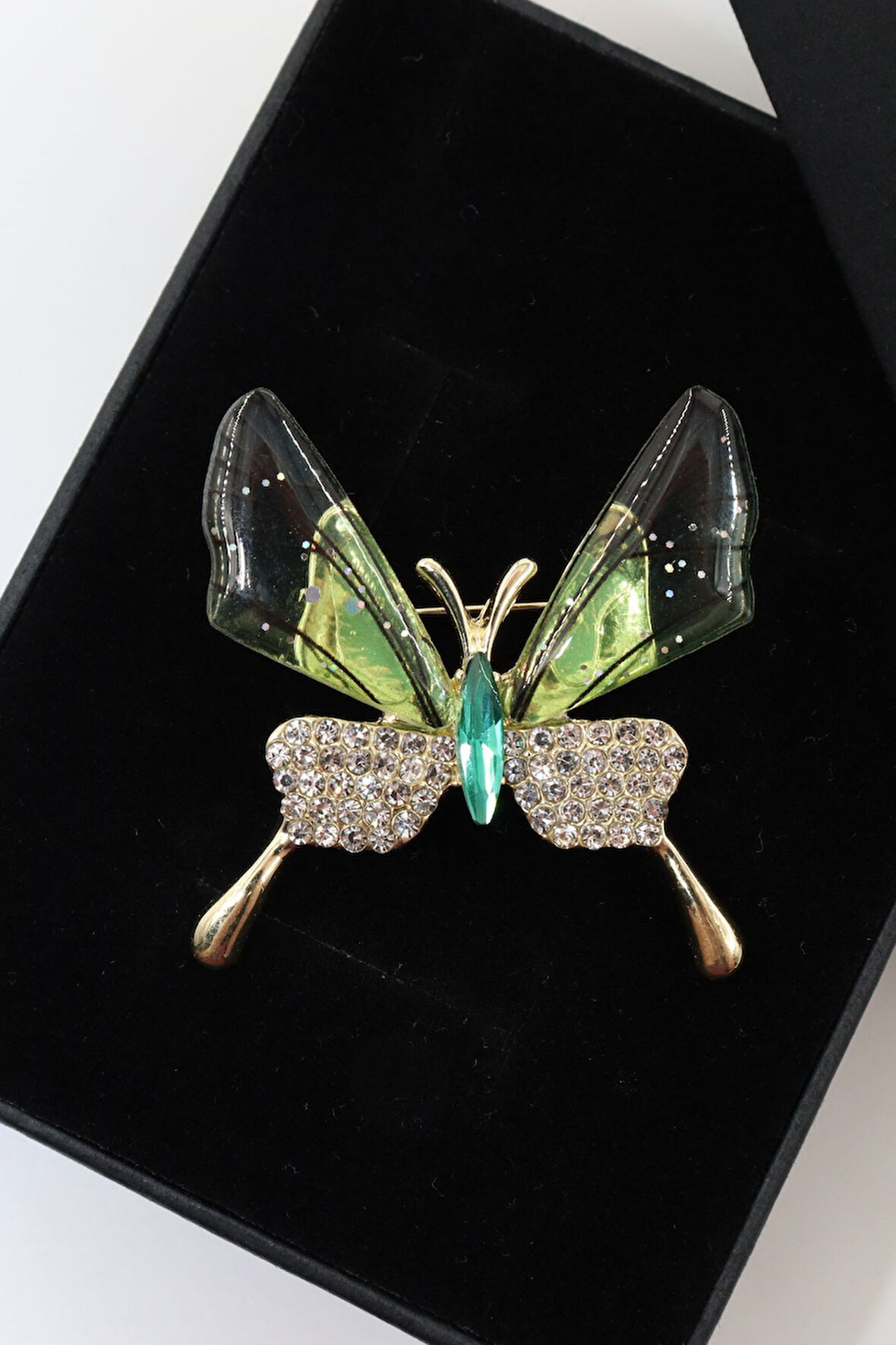 Gold zirkon taşlı kelebek broş. Yaka iğnesi kelebek broş. Taşlı broş. Kadın broş. Kelebek broş.