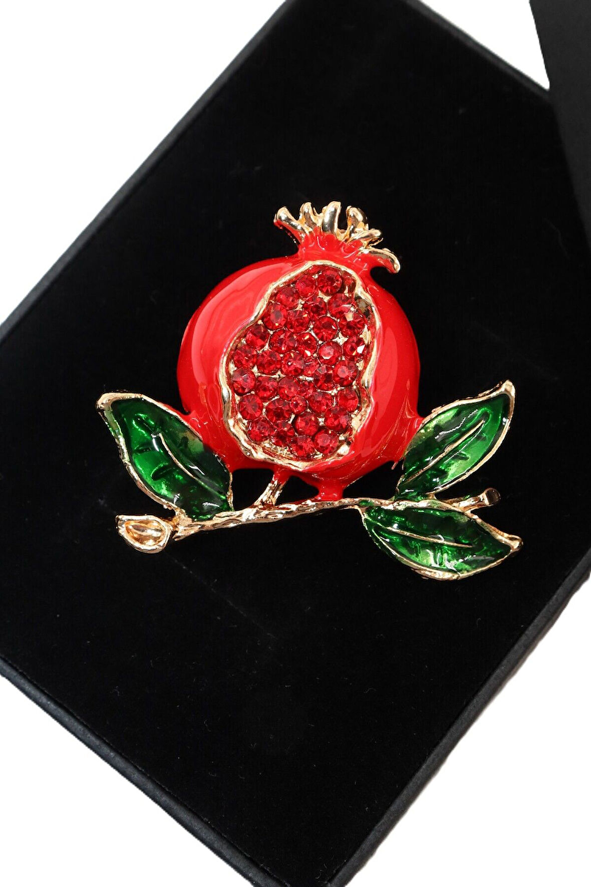 Zirkon taşlı nar broş. Yaka iğnesi nar broş, Taşlı tasarım nar broş. Kadın broş erkek broş. Nar broş