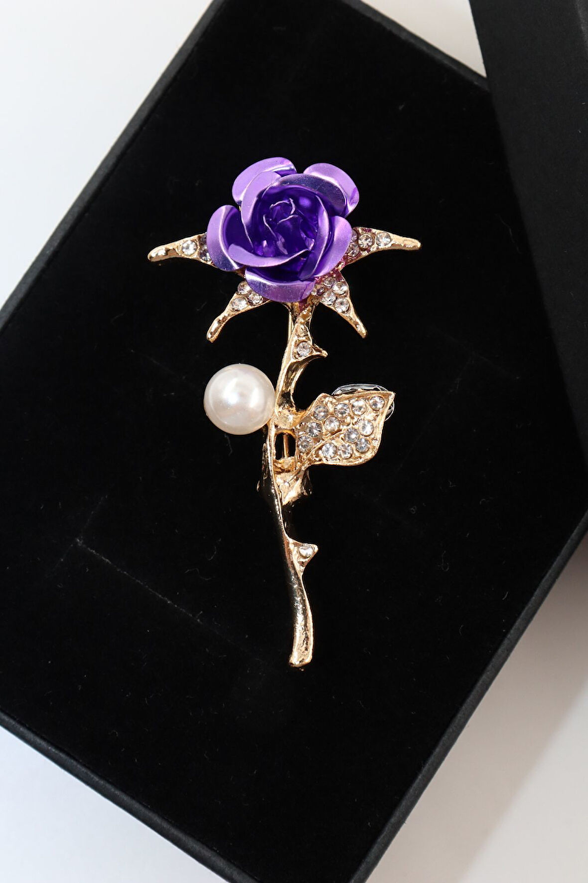 İncili zirkon taşlı mor gül broş. Yaka iğnesi gül broş. İncili taşlı gül broş kadın broş. Gül broş