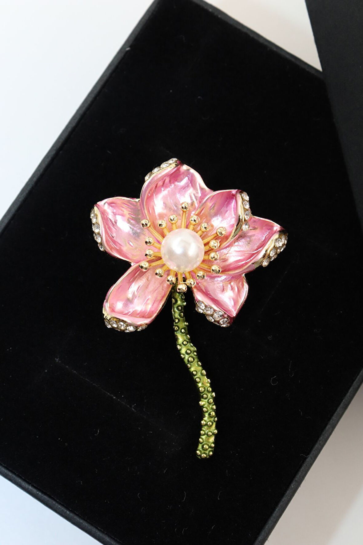 İncili pembe açelya broş. Yaka iğnesi açelya çiçeği broş taşlı açelya broş kadın broş. Açelya broş.