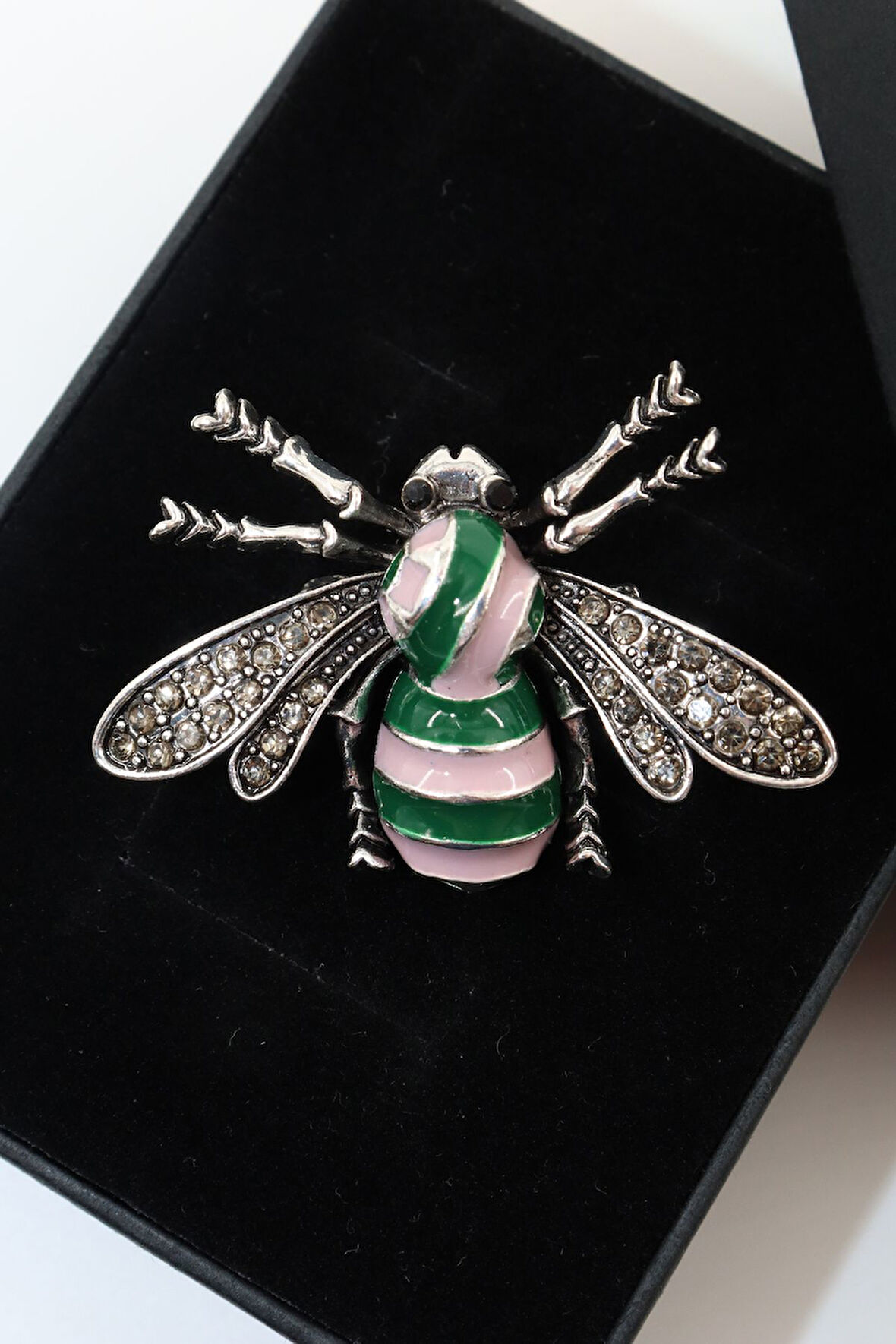 Zirkon taşlı arı broş. Yaka iğnesi arı broş. Taşlı arı broş. Erkek broş. Kadın broş. Arı broş.