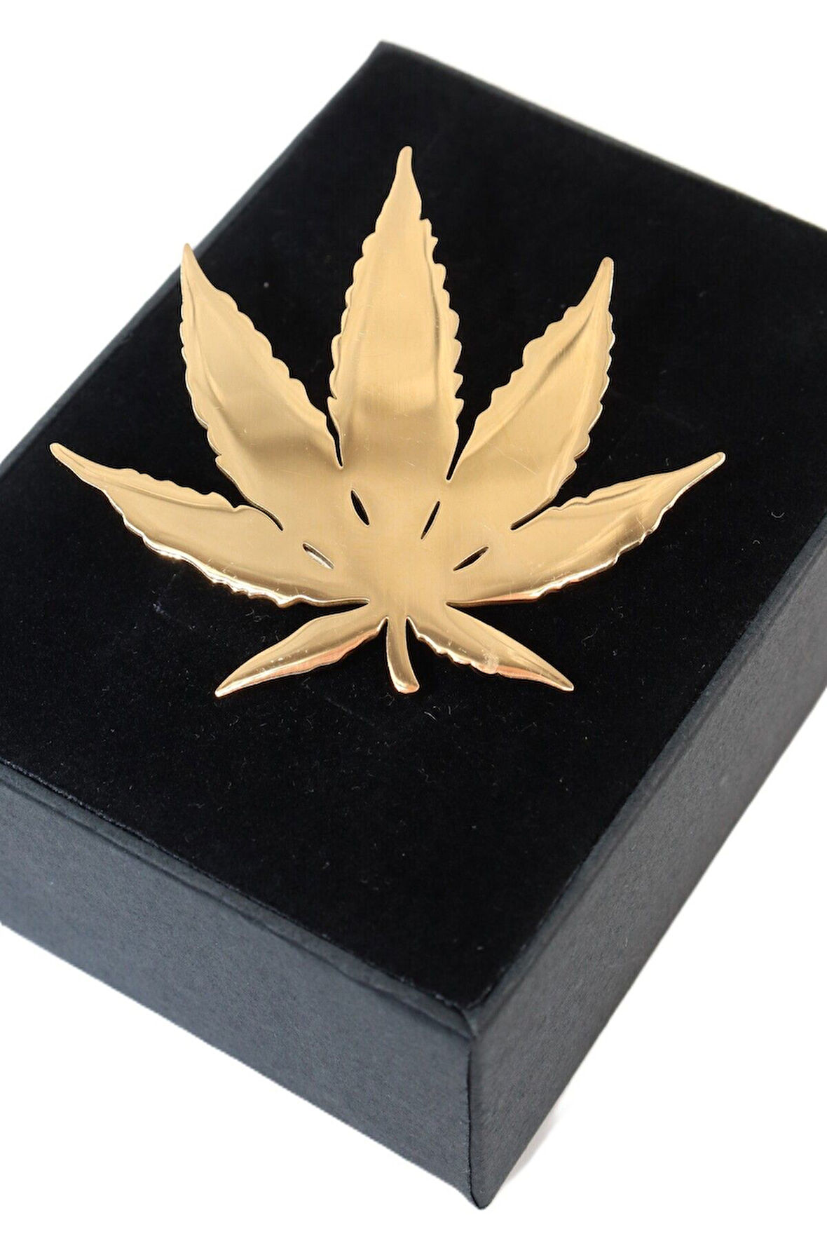 Çelik gold çınar ağacı yaprağı broş. Yaka iğnesi çınar ağacı yaprağı broş. Çınar ağacı yaprağı broş.