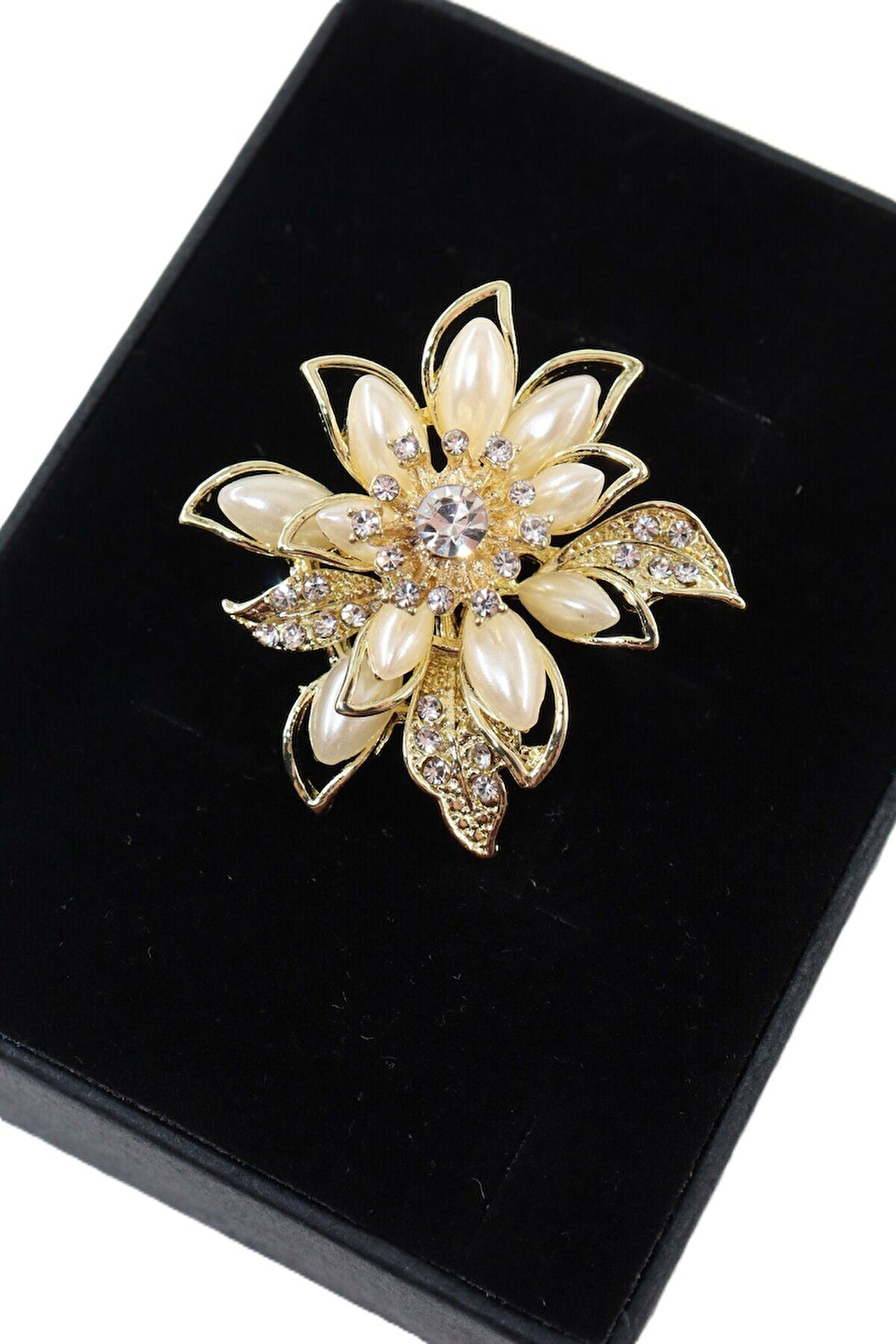 İnci çiçeği broş. Yaka iğnesi pırlanta taşlı inci çiçeği broş. Kadın broş. İnci çiçek broş.