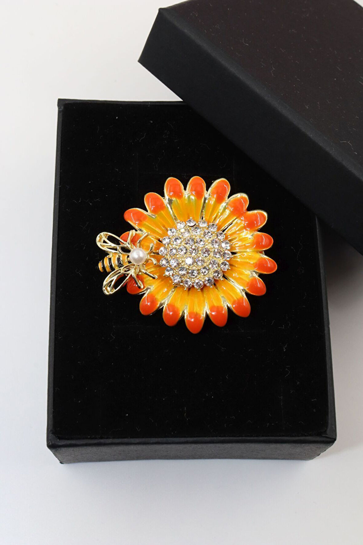 Taşlı Arılı Ayçiçeği Broş. Taşlı Broş. Arılı Broş. Ayçiçeği Broş. Yaka Iğnesi Broş. Erkek Kadın Broş