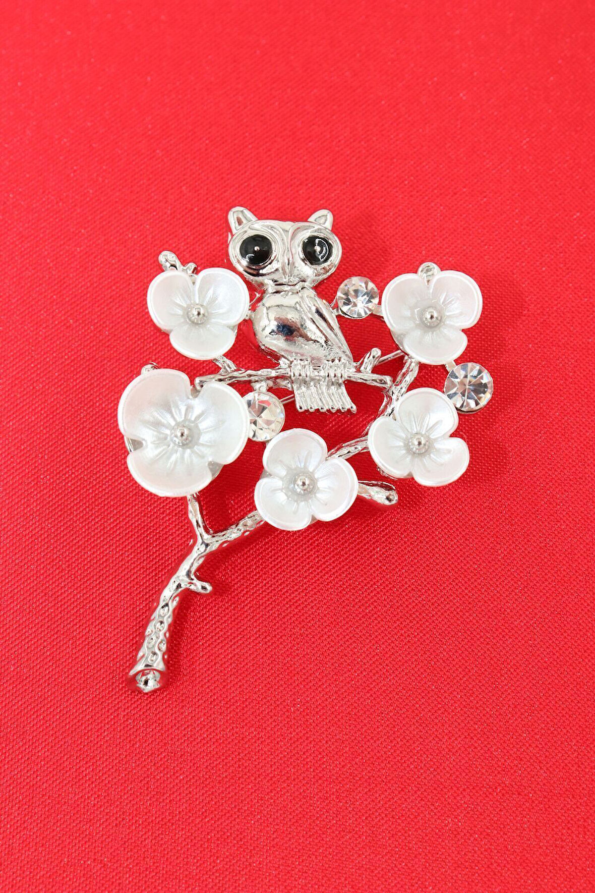 Baykuş broş. Taşlı tasarım, incili gümüş renk baykuş broş. Yaka iğnesi broş. Kadın broş. Broş.