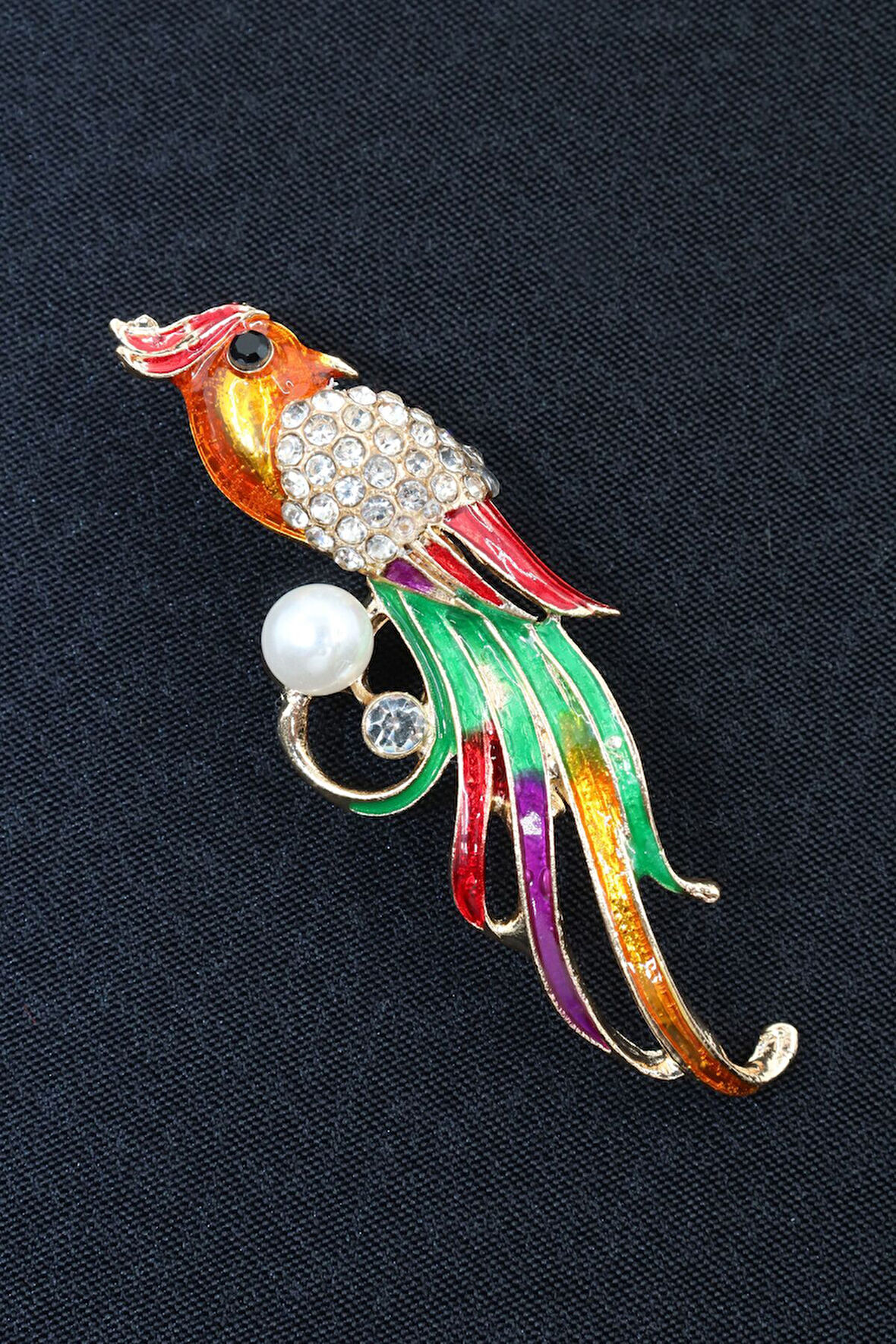 Papağan Broş. Taşlı Broş, Incili Broş. Yaka Iğnesi Broş. Kadın Broş. Kadın Yaka Iğnesi Broş. Broş.