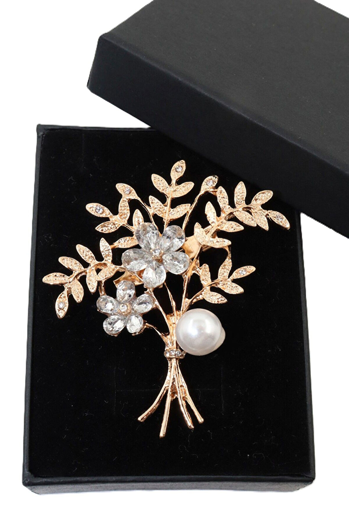 Yapraklı çiçekli incili broş. Taşlı tasarım broş, incili broş. Yaka iğnesi broş. Kadın broş. Broş.