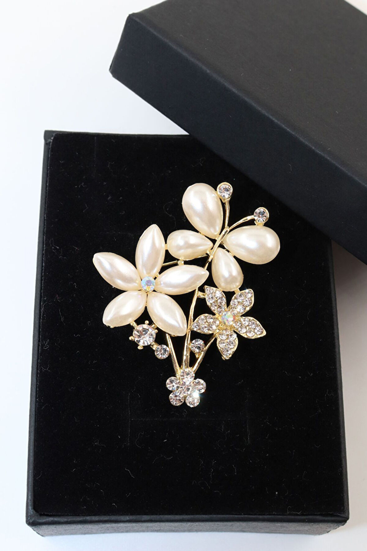 Kelebekli Yasemin Çiçeği Broş. Incili Taşlı Broş. Yaka Iğnesi Broş. Kadın Broş. Gold Broş Çiçek Broş