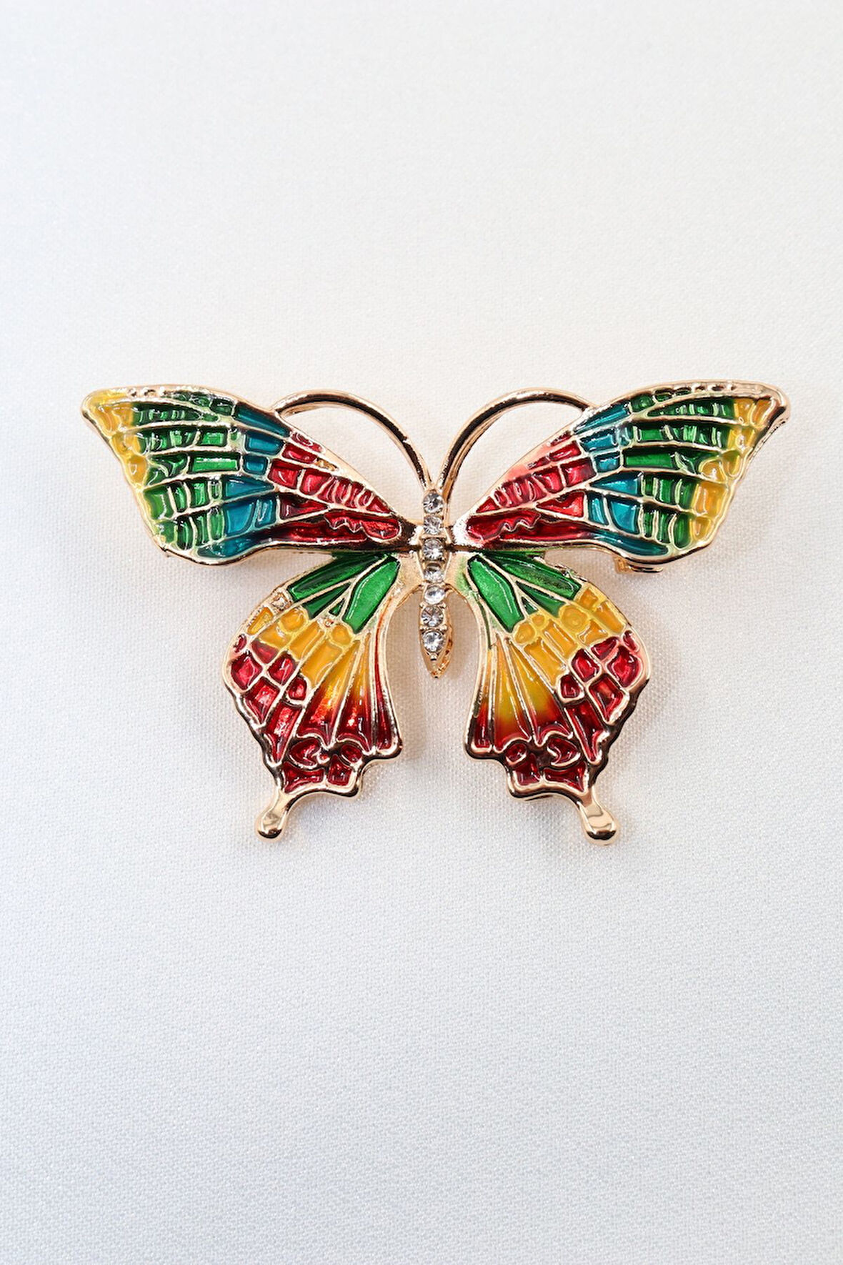 Kelebek broş. Taşlı tasarım broş. Gold renk kelebek broş. Yaka iğnesi broş. Kadın broş. Broş.