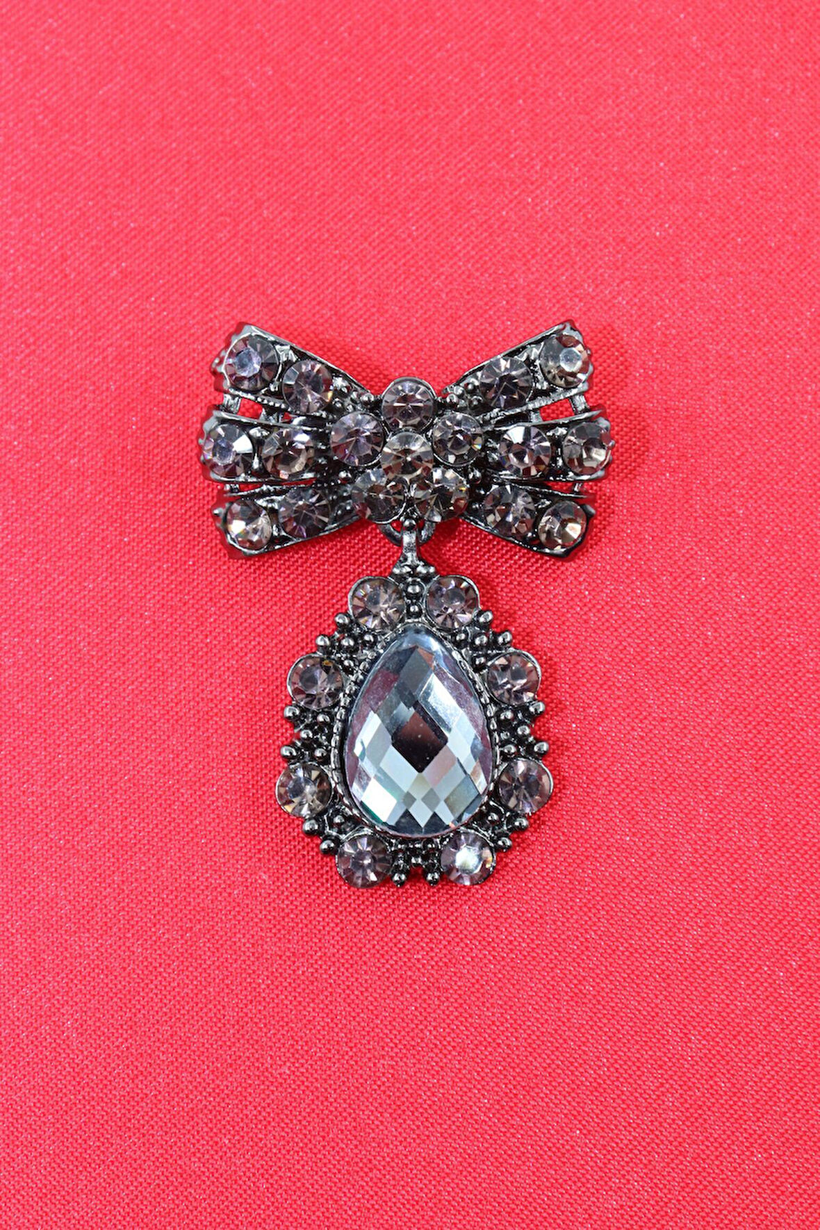 Elmas broş. Yaka iğnesi broş. Taşlı tasarım elmas broş. Kadın broş. Broş