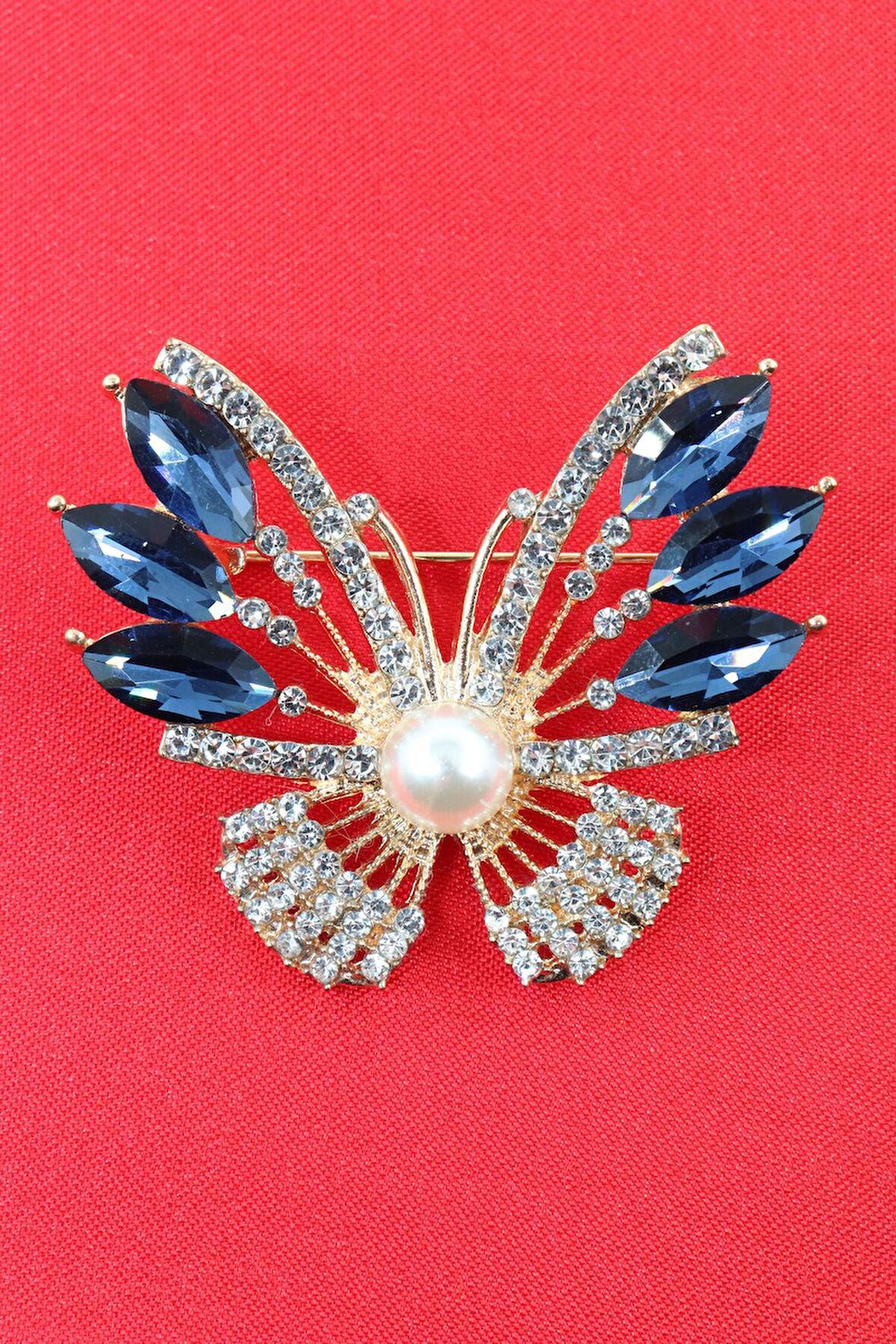 Mavi kanatlı kelebek broş. Yaka iğnesi broş. Taşlı tasarım kelebek broş. Kadın broş. Broş