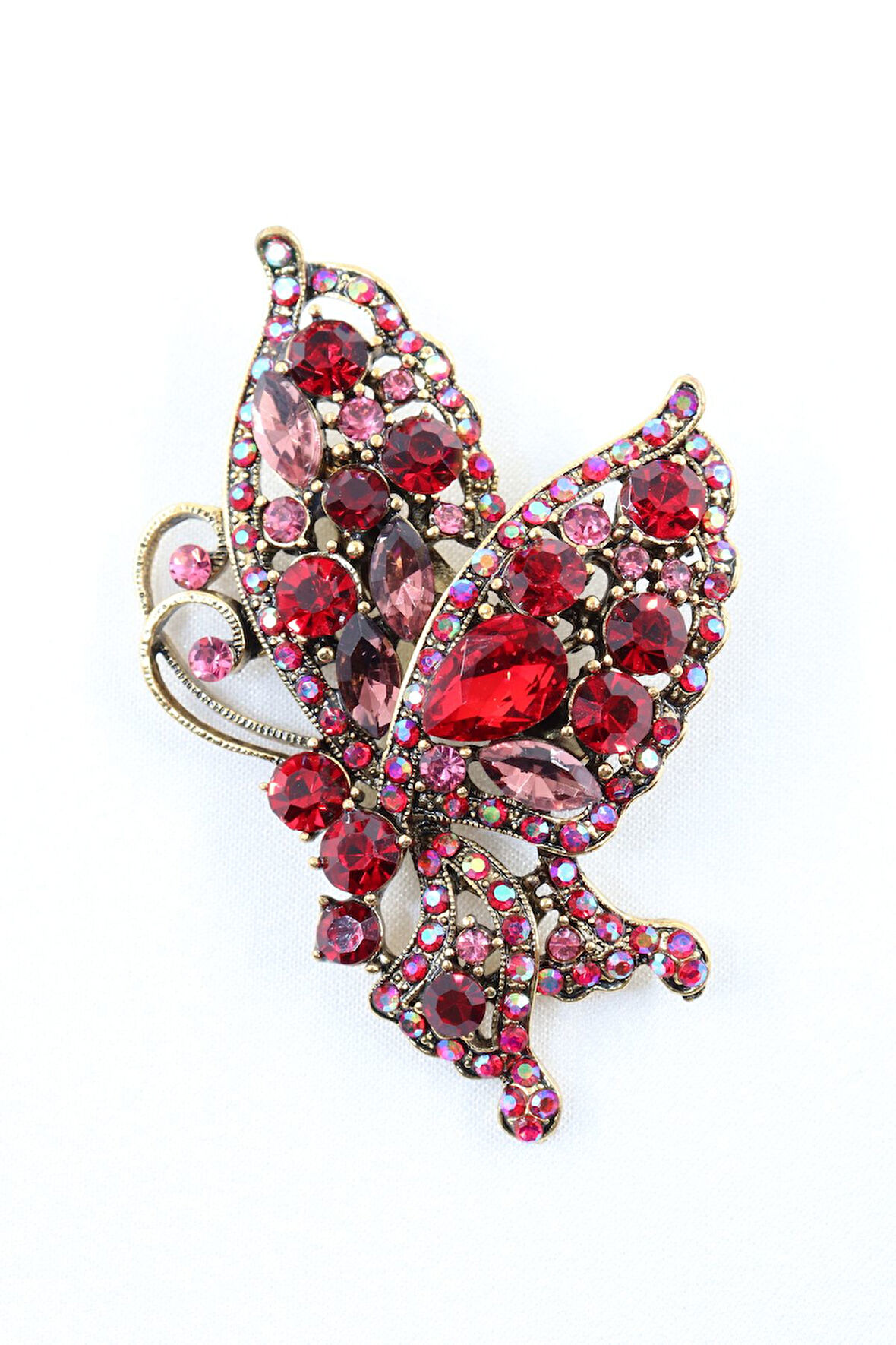 Kelebek broş. Taşlı tasarım kelebek broş. Yaka iğnesi broş. Kadın broş. Broş