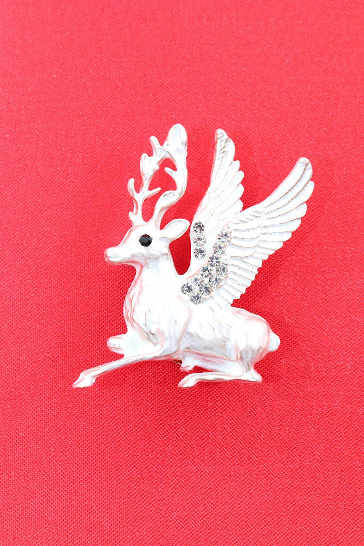 Ren geyiği broş. Taşlı tasarım kanatlı ren geyiği broş. Yaka iğnesi broş. Kadın broş. Broş