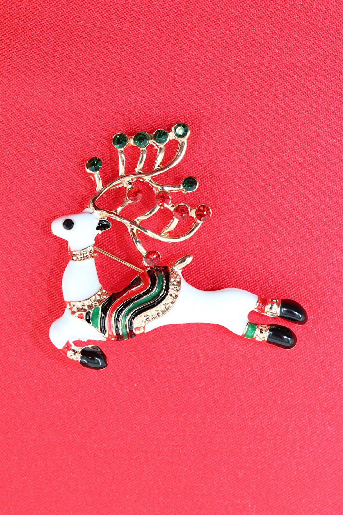 Noel baba geyiği broş. Taşlı tasarım ren geyik broş. Yaka iğnesi broş. Kadın broş. Broş.
