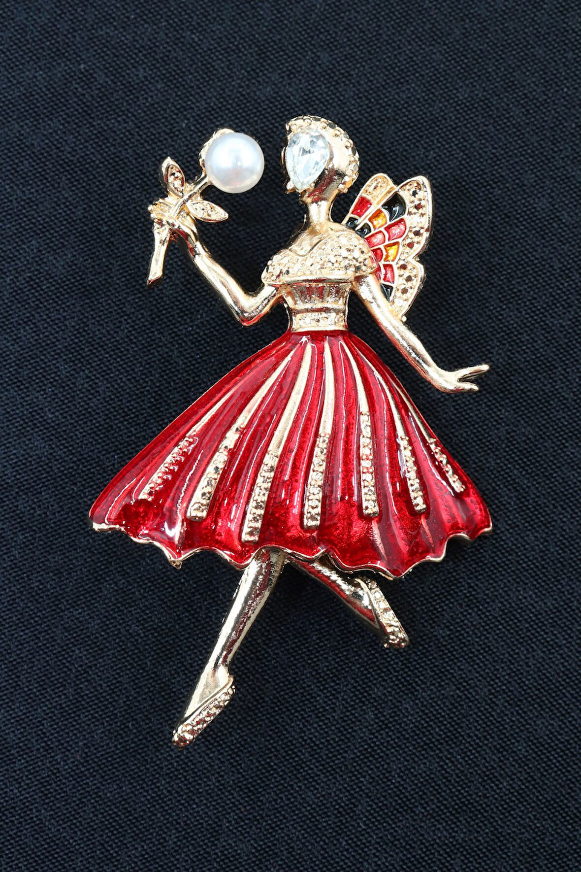 Melek kız broş. Taşlı tasarım incili melek kız broş. Yaka iğnesi broş. Kadın broş. Broş.