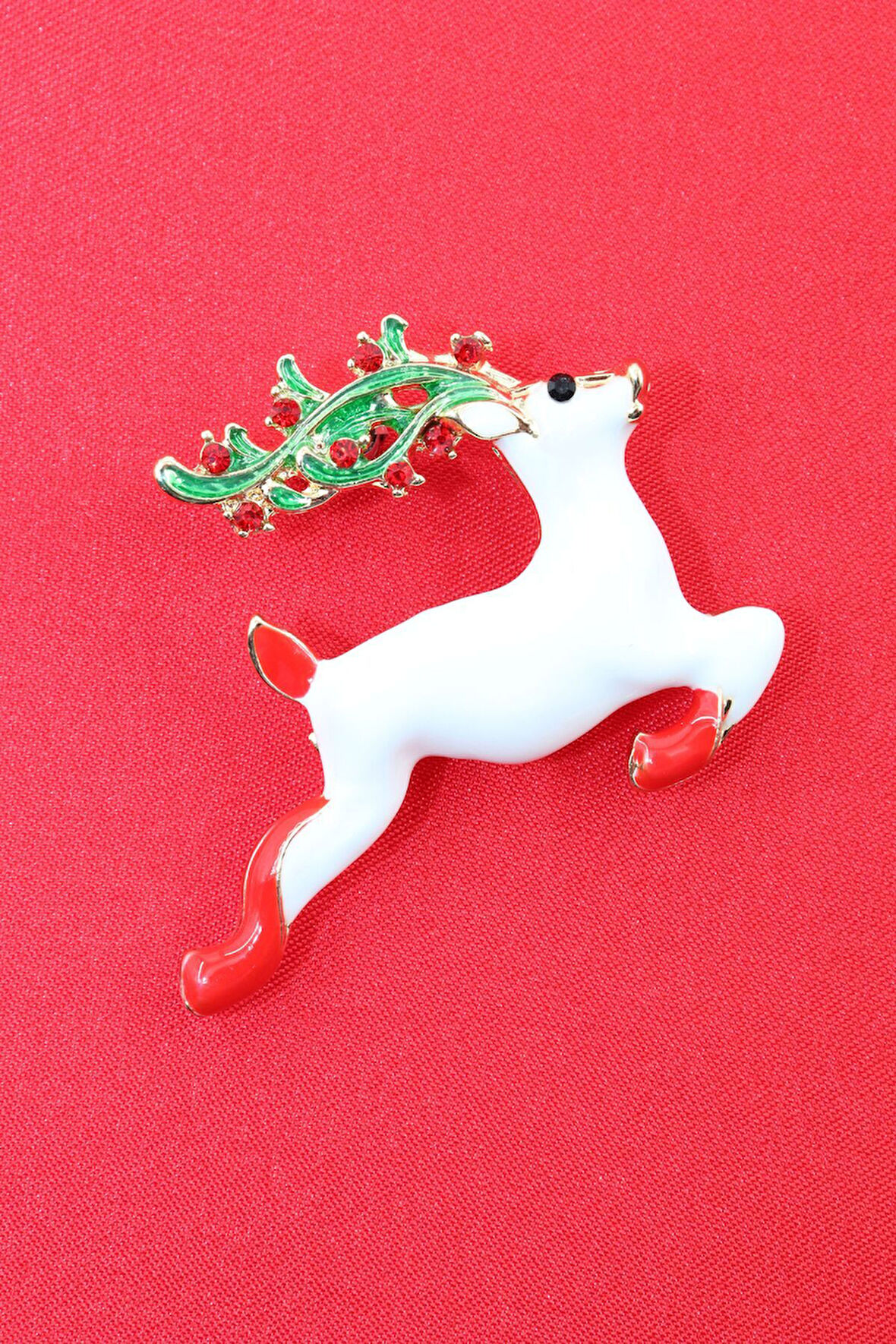 Noel geyiği broş. Taşlı tasarım ren geyiği broş. Yaka iğnesi broş. Geyik broş. Kadın broş. Broş.