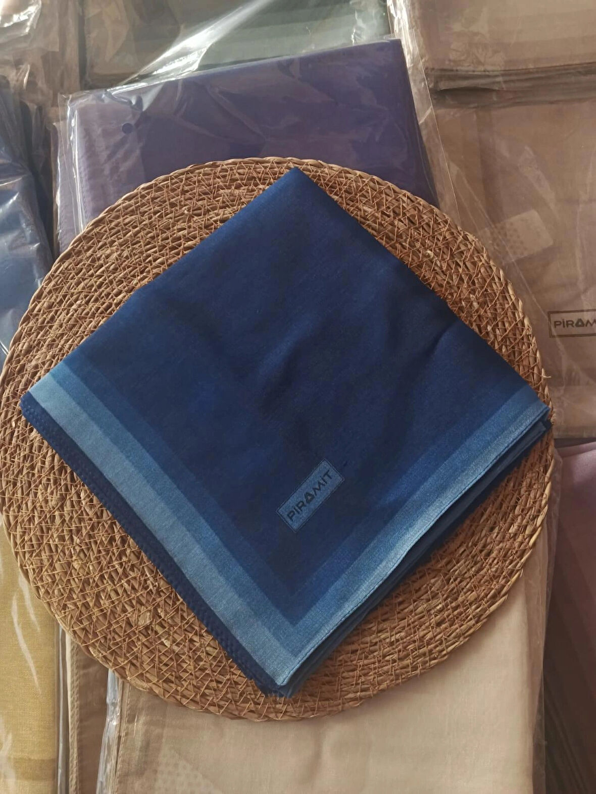 PİRAMİT KEHRİBAR ABİYE EŞARP LACİMAVİ